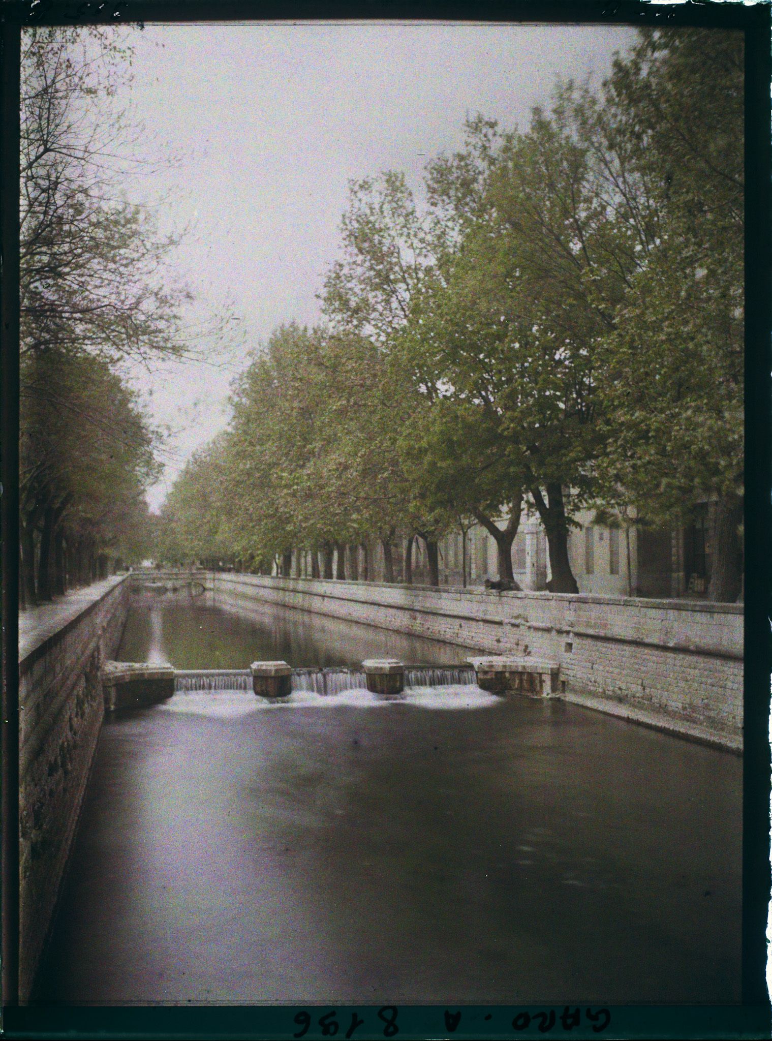 Image représentant Le canal le long du quai de la Fontaine