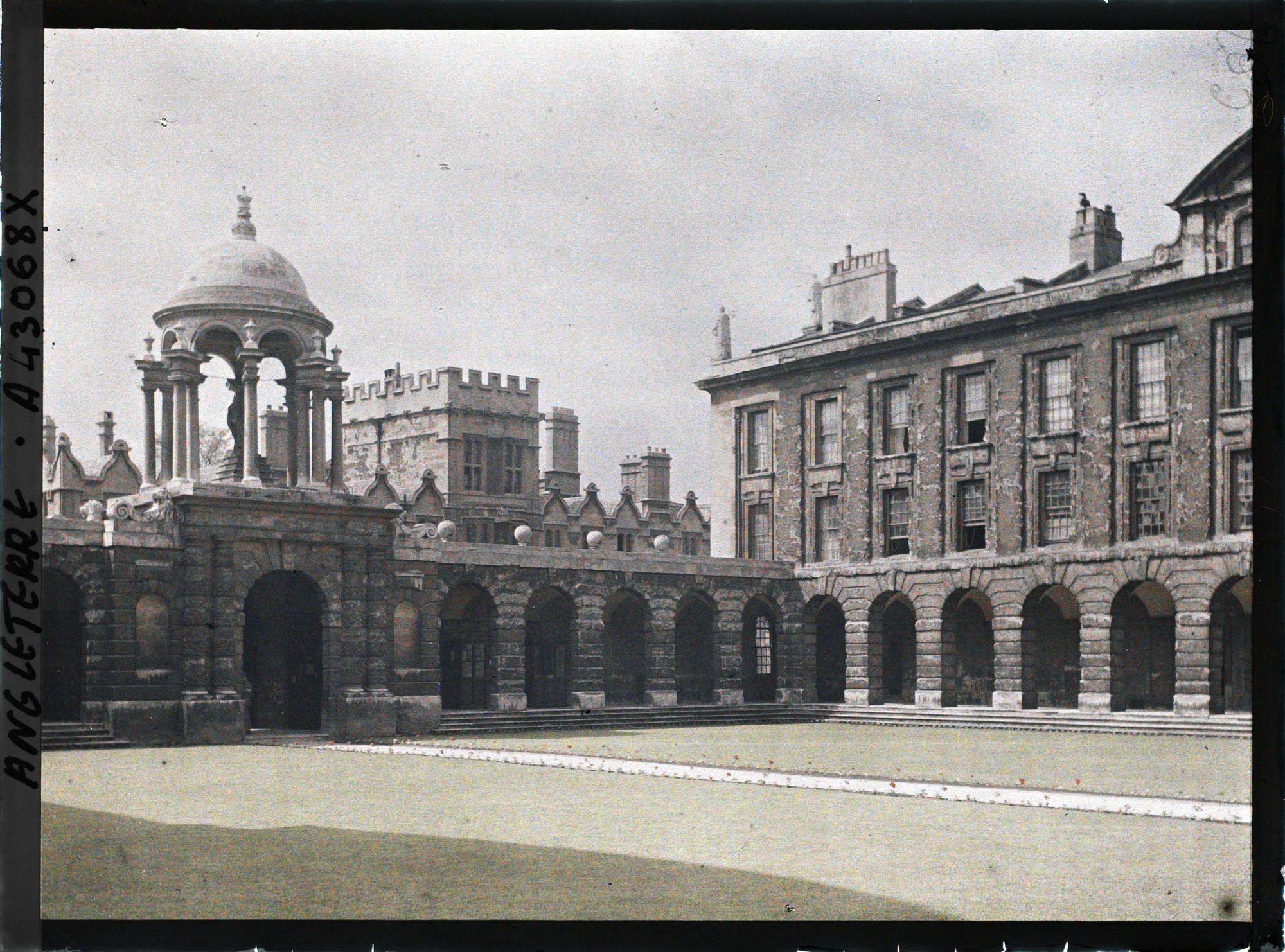 Image représentant Le Queen's College quadrangle