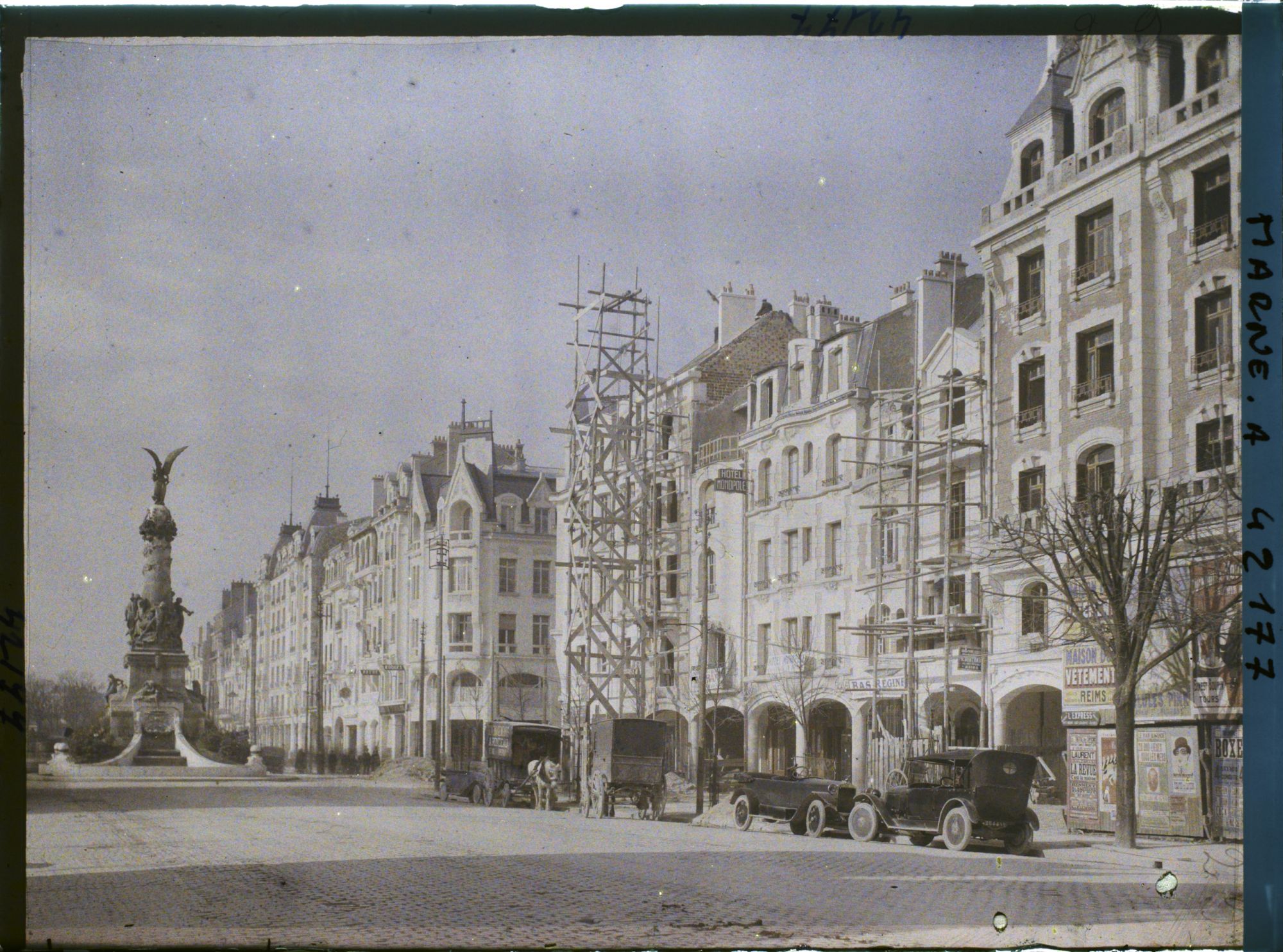 Image représentant France, Reims, Place Drouet d'Erlon, réfection des anciens arceaux
