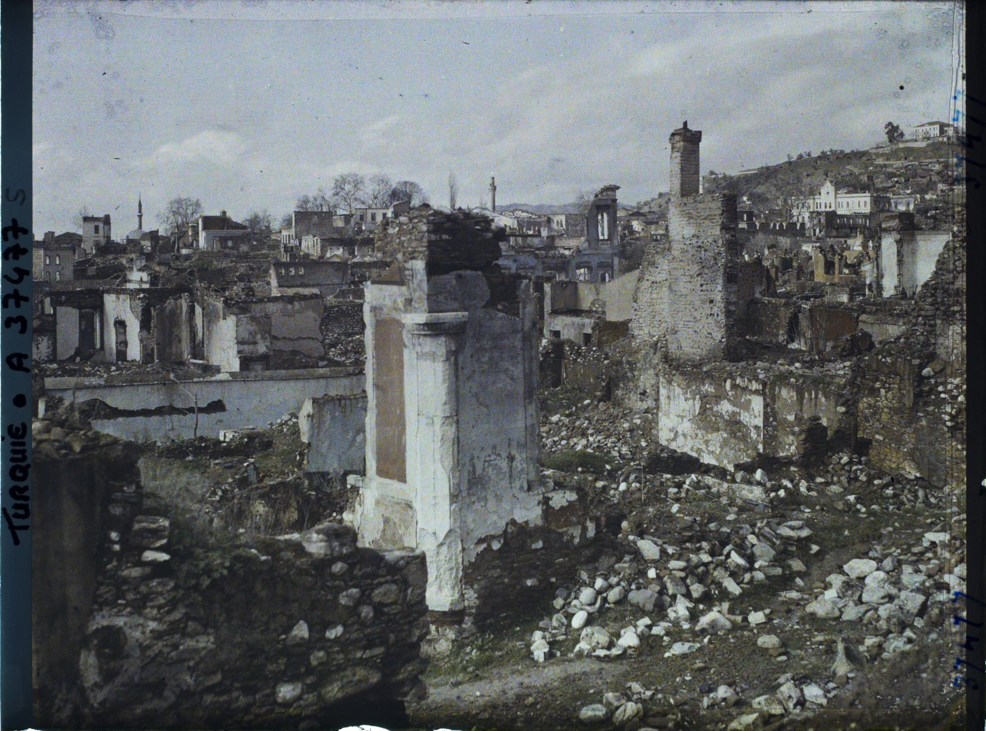 Image représentant Turquie, Aidin, Vue Gle vers le Quartier Musulman et les 2 Mosquées Kamazan- Pacha et Bey- Djami