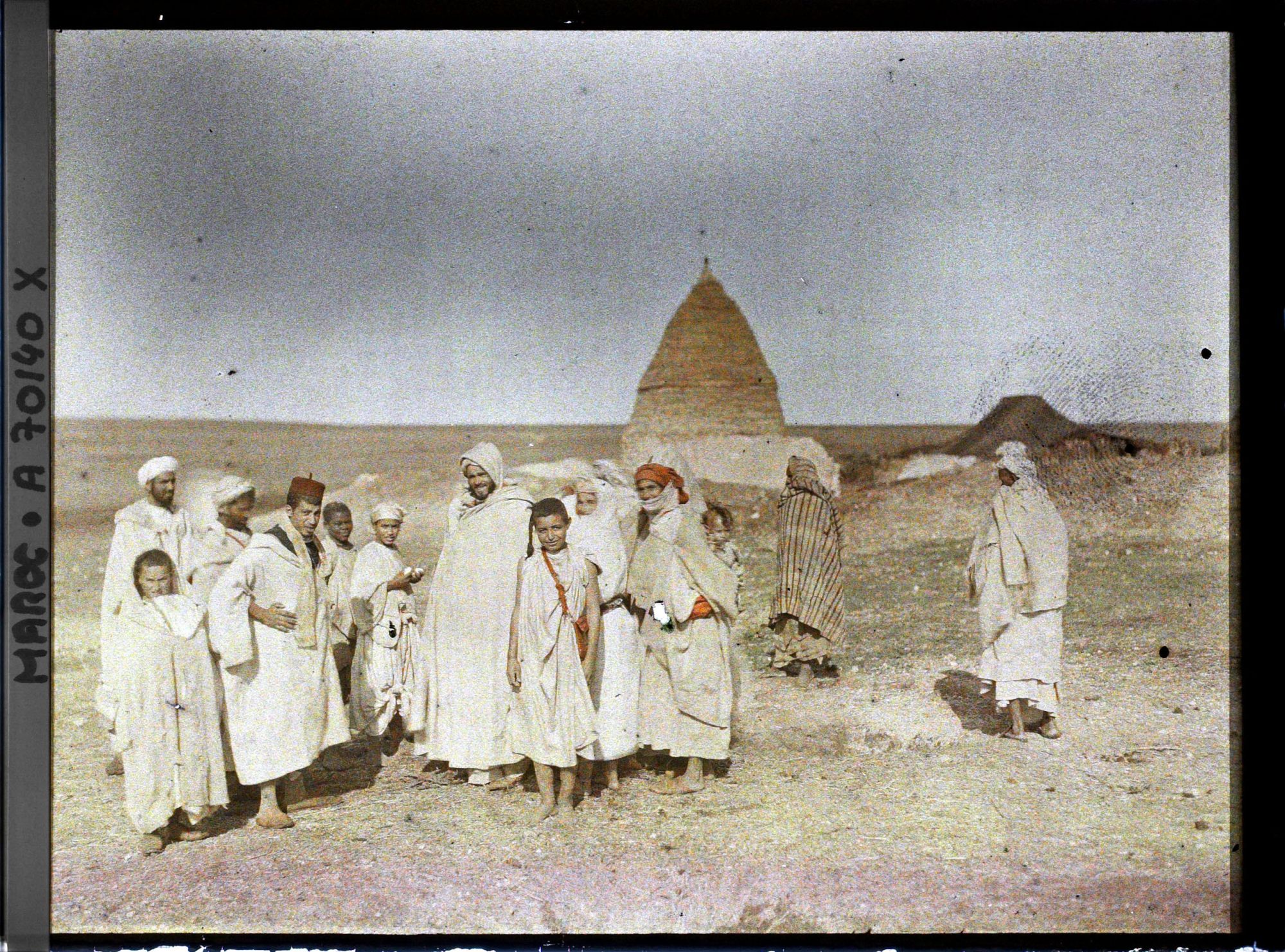 Image représentant Habitants d'un douar sur le route de Marrakech
