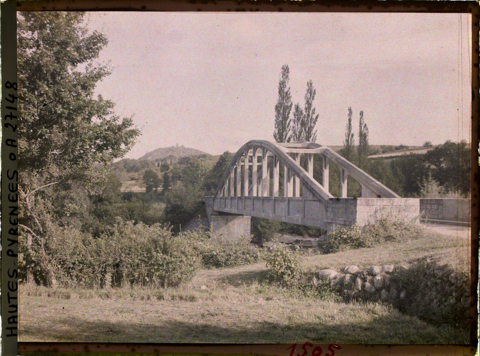 Image représentant France, Vallée d'Ossau, Sarrancolin : Pont de Ciment armé sur la Neste