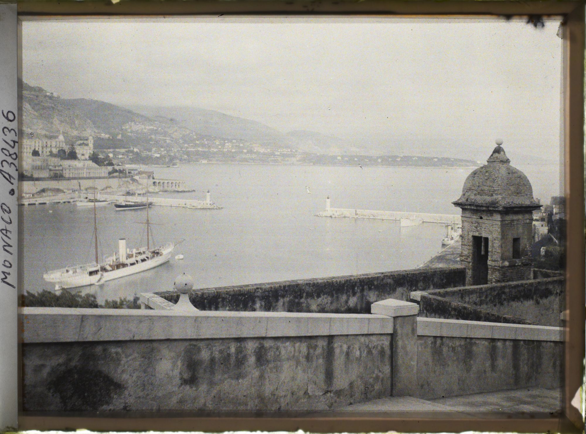 Image représentant Panorama du port de la Condamine, de Monté Carlo et du cap Martin