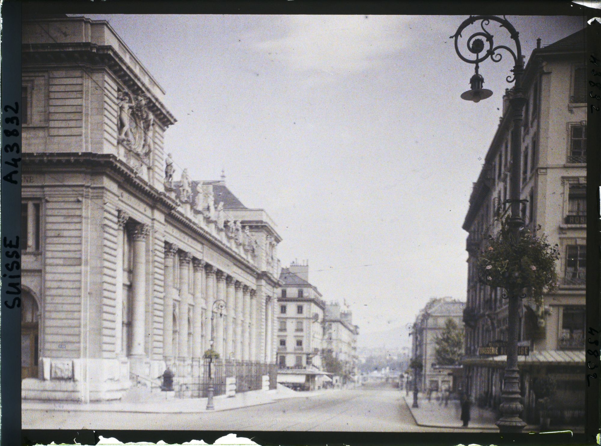 Image représentant L'Hôtel des Postes et la rue du Mont-Blanc