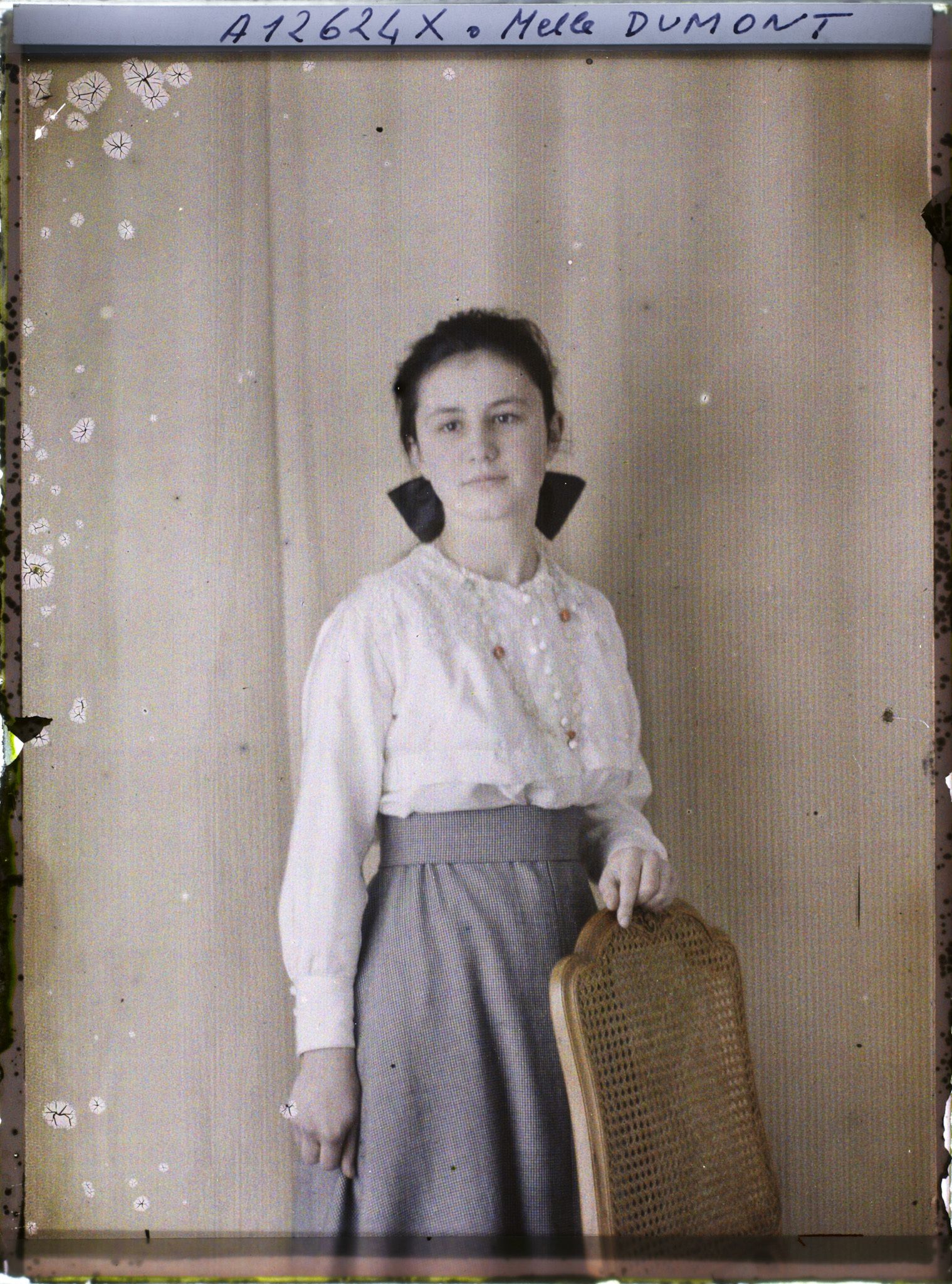 Image représentant https://musee-albert-kahn.s-museum.fr/home/NWQ2OTAwYzNmYjZlZTk1ZWQwODJmMjY4L2dlbmVyaWMtbm90aWNlLXRhYi9hdXRob3JpdHkvNjE3YTc5ZjVjZjhiODk2OGIzMzM3ZDIx/5d6900c3fb6ee95ed082f268/generic-notice-tab/authority/617a79ebcf8b8968b3336bf9 Mademoiselle Dumont