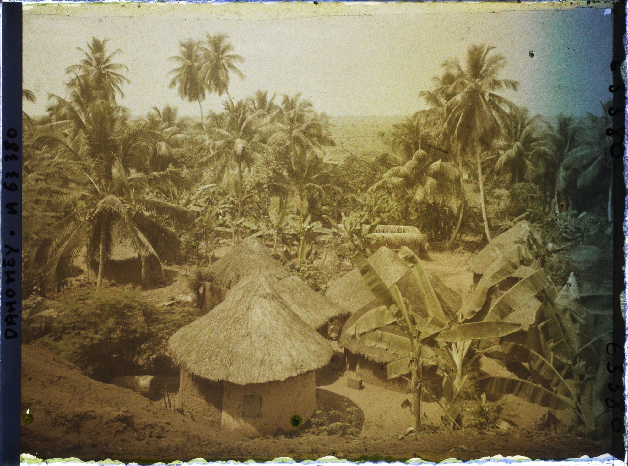 Image représentant Exemples de cases rondes vers la plaine de l'Ouémé