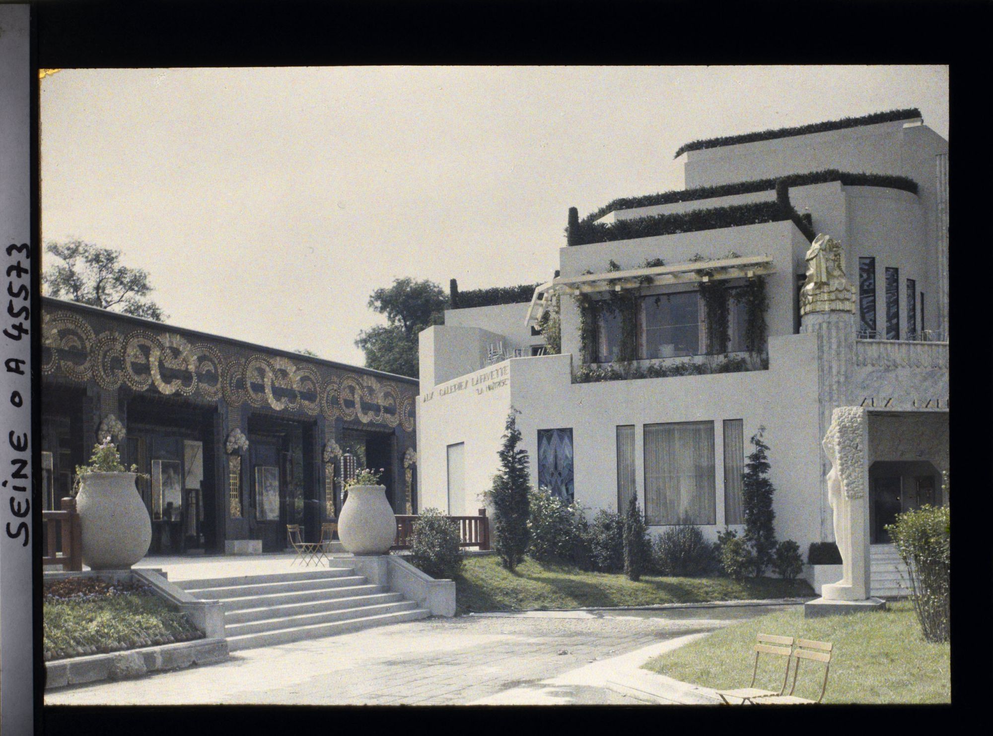 Image représentant L'Exposition des arts décoratifs, Pavillon des Galeries Lafayette, dit Pavillon La Maîtrise et galerie des Boutiques Françaises