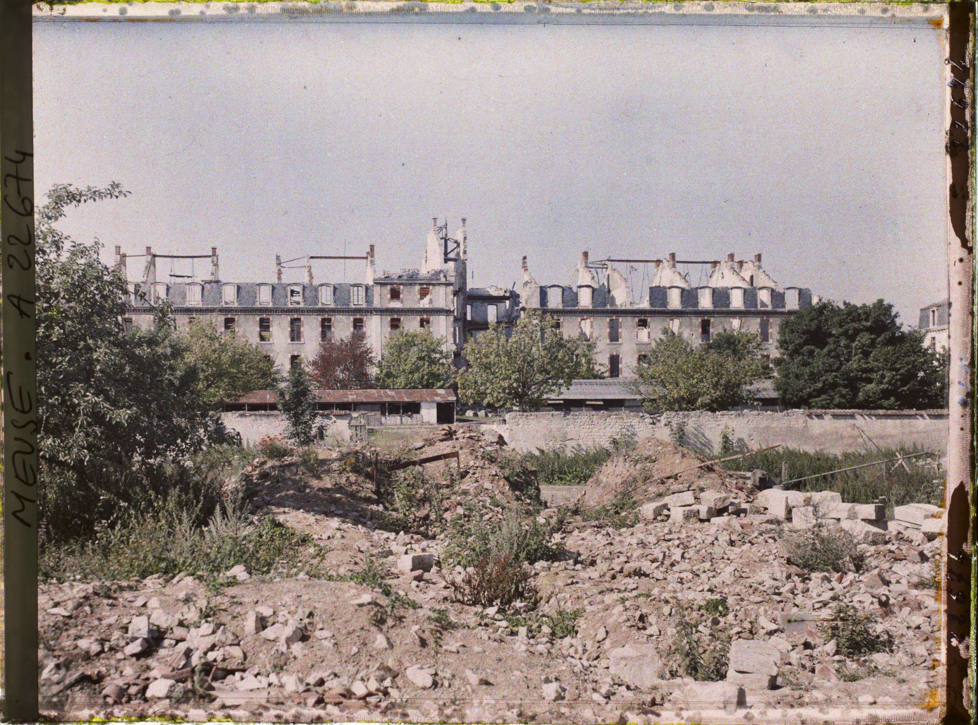 Image représentant France, Chauvoncourt, Aspect des Casernes, bâtiments bombardés
