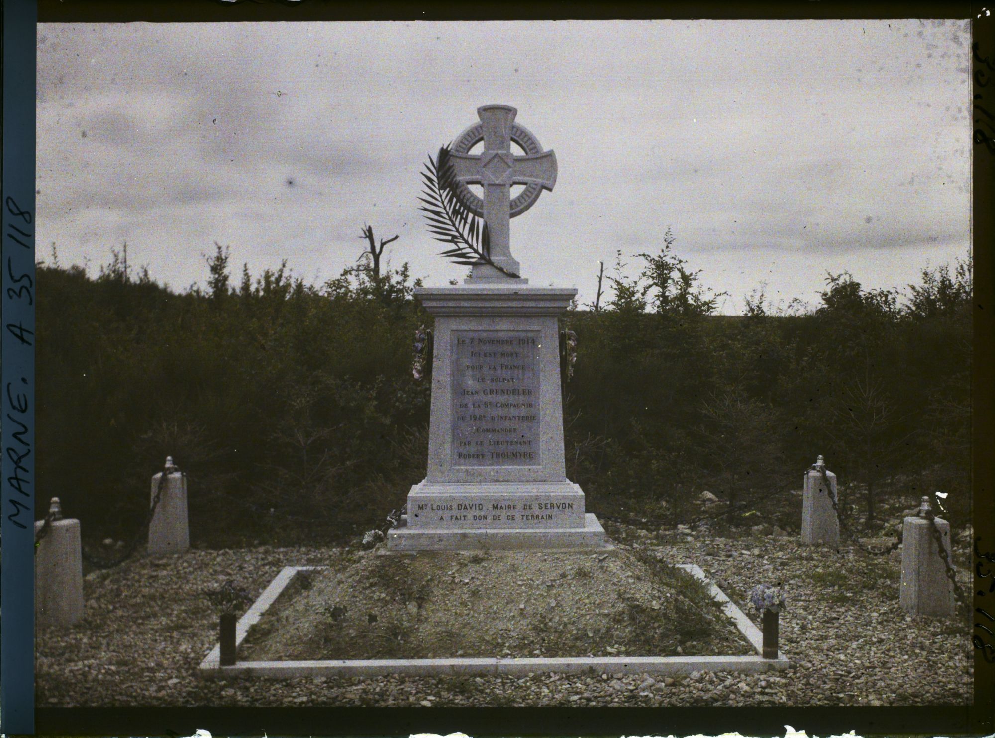 Image représentant France, Binarville (Meuse), Monument funéraire au bois de la Gruerie