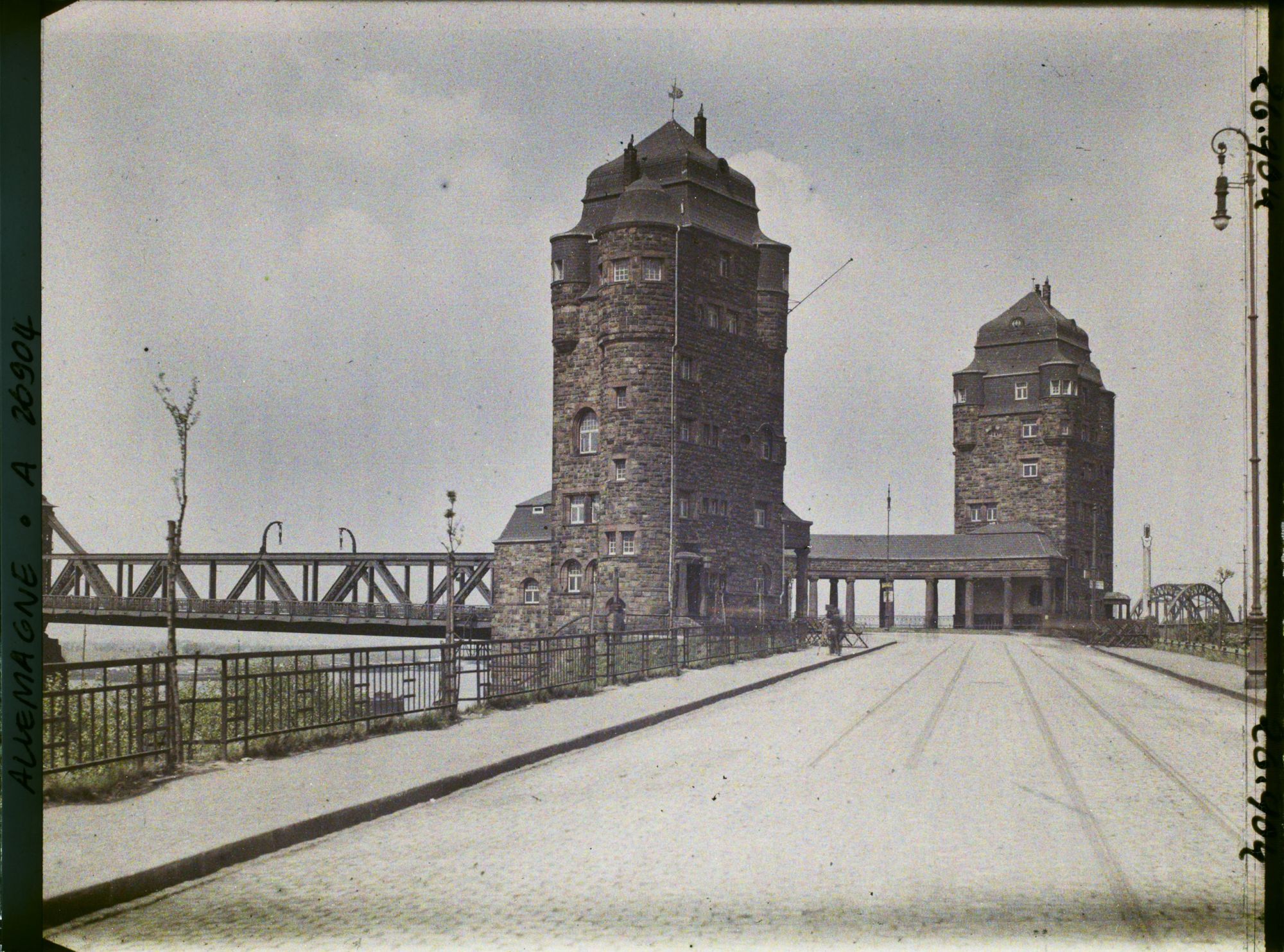 Image représentant Allemagne, Ruhrort, Occupation Française L'entrée du Pont du Rhin