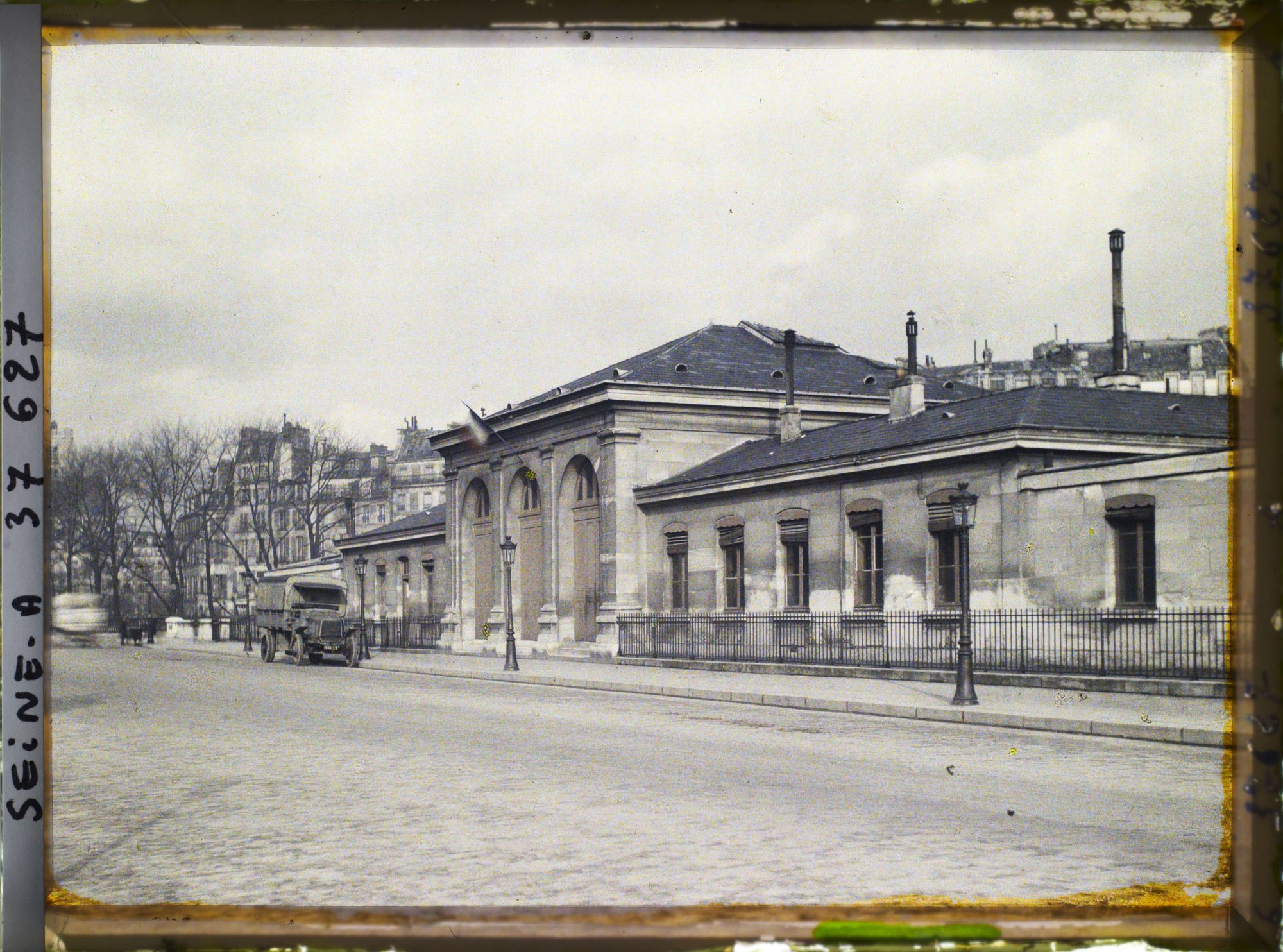 Image représentant La Morgue quai de l'Archevêché