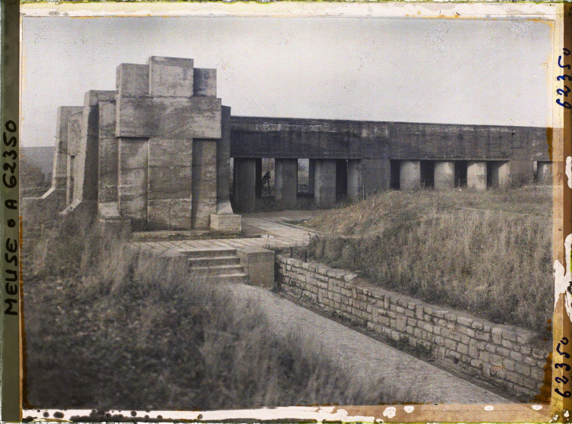 Image représentant Meuse, Douaumont, Le monument de la Tranchée des baïonnettes