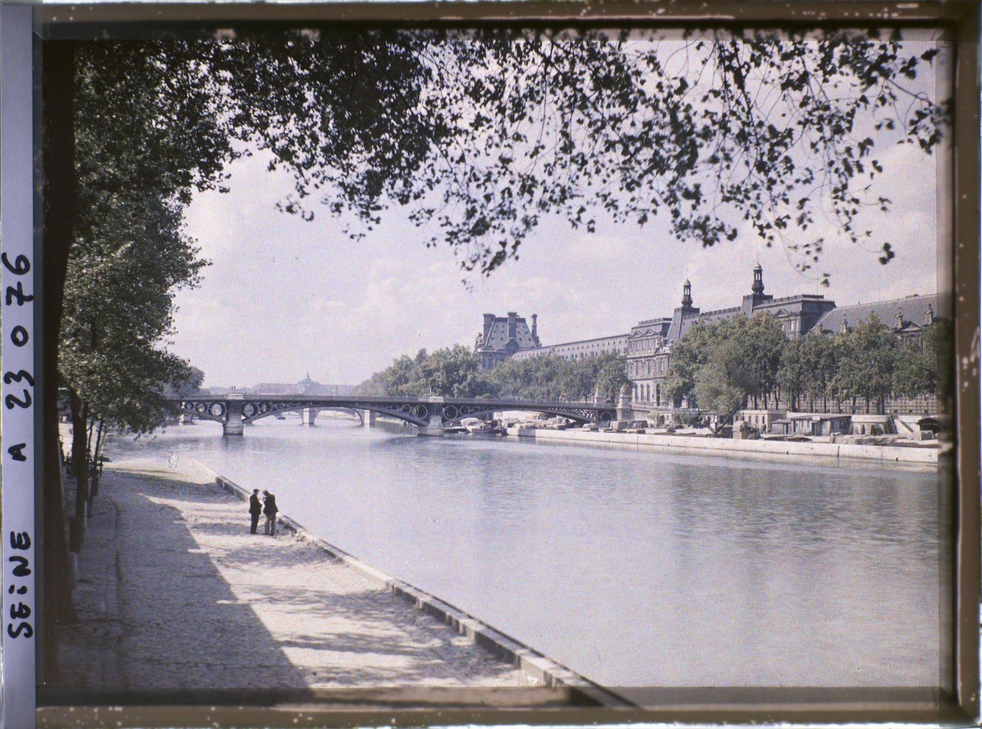 Image représentant Le pont du Carrousel vu du port des Saints-Pères