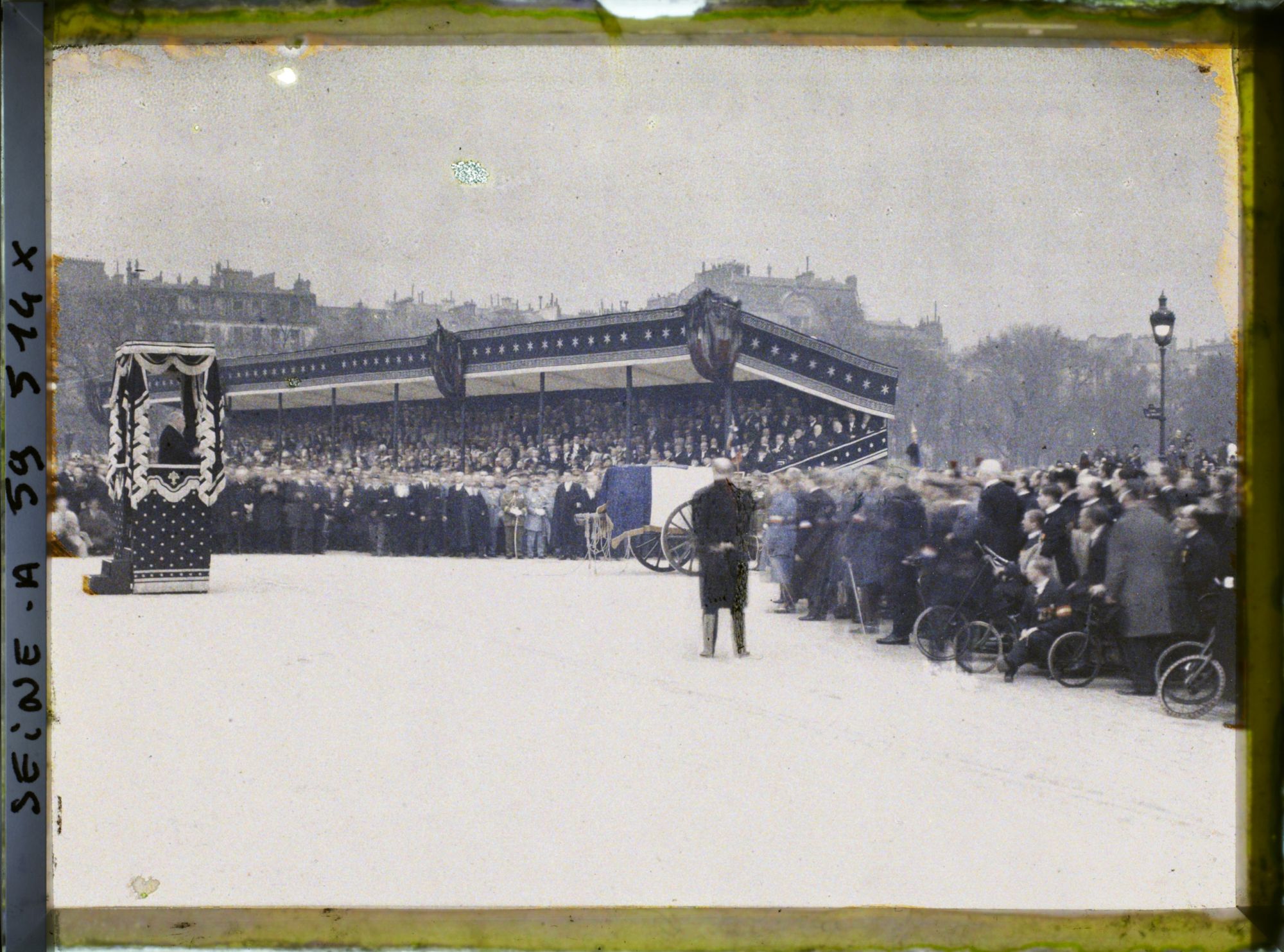 Image représentant Les obsèques du maréchal Foch, discours de Raymond Poincaré place des Invalides