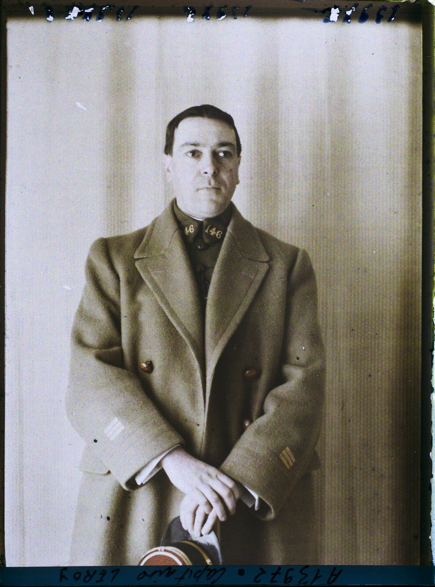 Image représentant Le  https://musee-albert-kahn.s-museum.fr/home/NWQ2OTAwYzNmYjZlZTk1ZWQwODJmMjY4L2dlbmVyaWMtbm90aWNlLXRhYi9hdXRob3JpdHkvNjE3YTc5ZjVjZjhiODk2OGIzMzM3ZDIx/5d6900c3fb6ee95ed082f268/generic-notice-tab/authority/617a79ebcf8b8968b3337255 capitaine Leroy