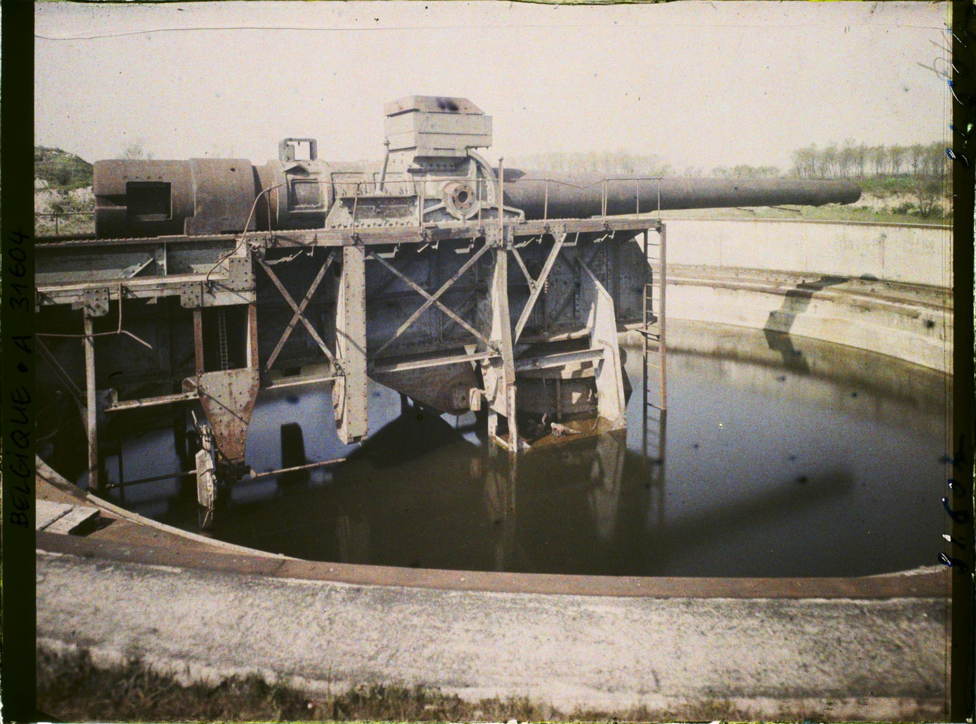 Image représentant Belgique, Ostende, Batterie Deutschland, Ensemble de la 2e pièce de droite dans son alvéole