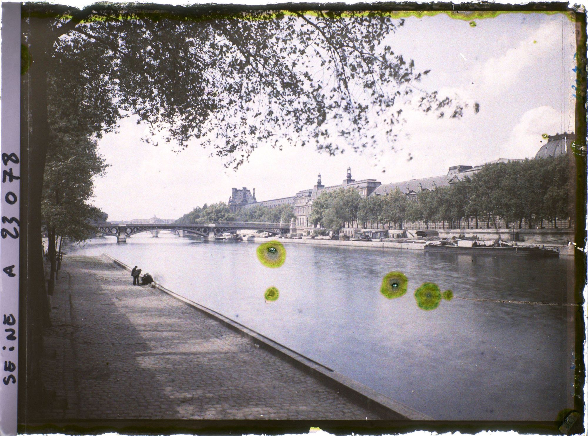 Image représentant Le pont du Carrousel vu du port des Saints-Pères