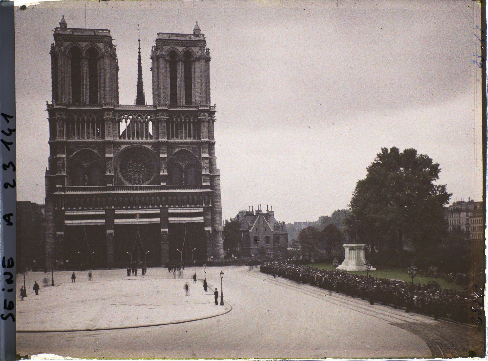 Image représentant Les funérailles de monseigneur Amette à la cathédrale de Notre-Dame