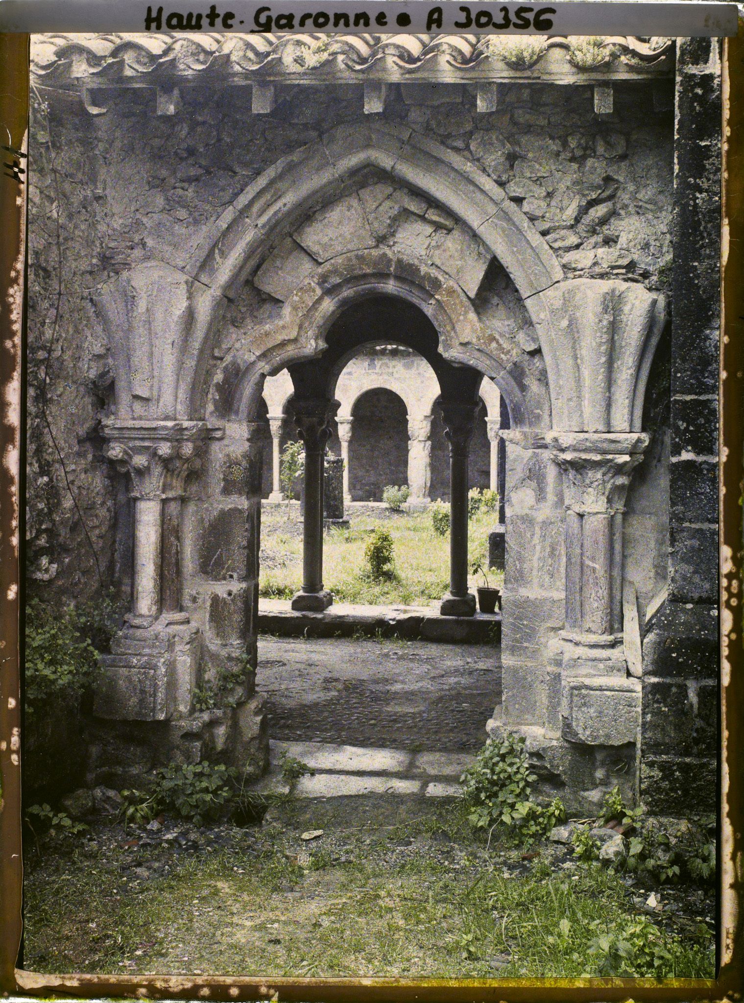 Image représentant France, St-Bertrand-de-Comminges, Cloître de la Cathédrale, Porte Est du Cloître