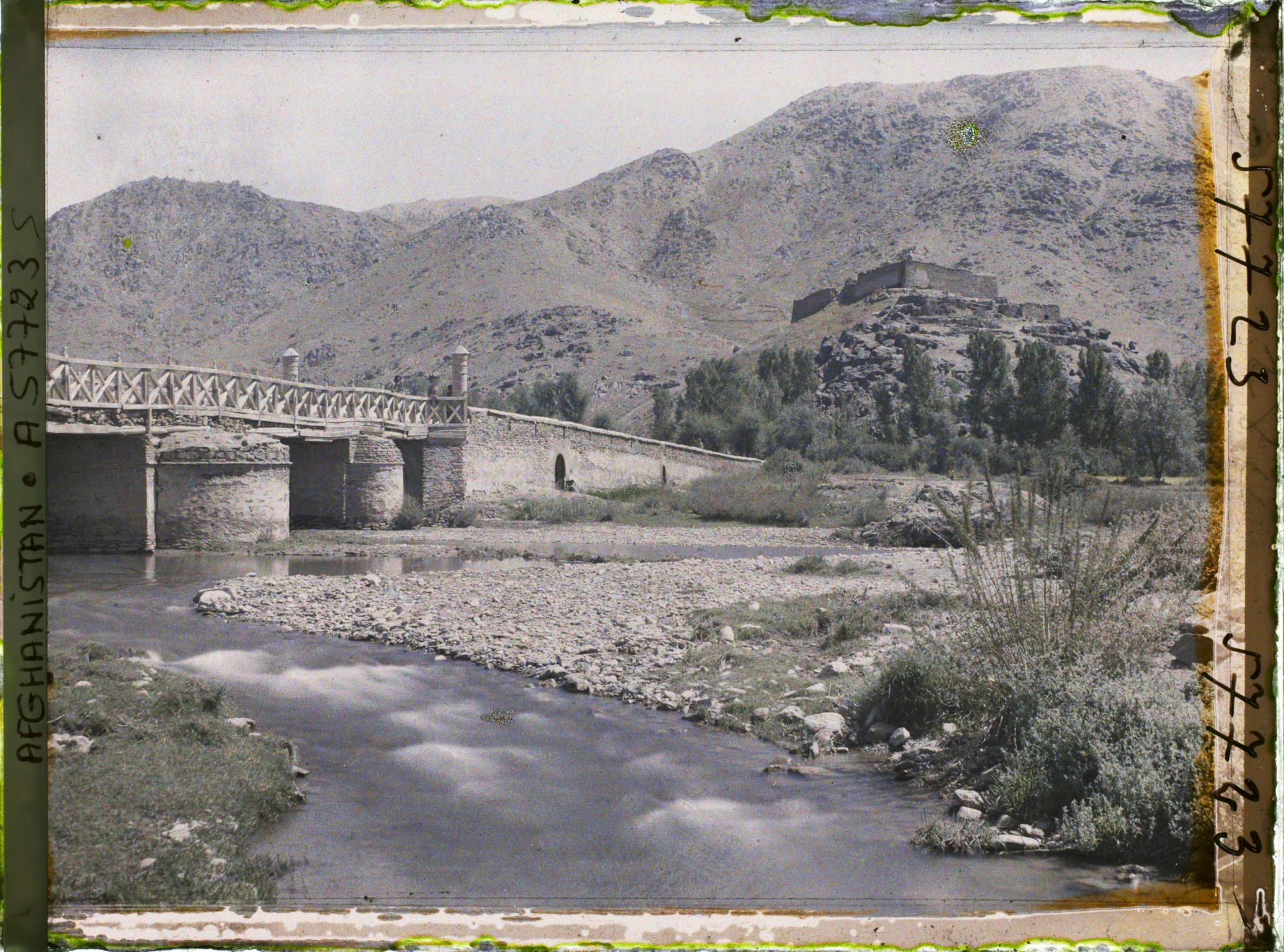 Image représentant Pont sur la rivière Logar (au sud de Kaboul)