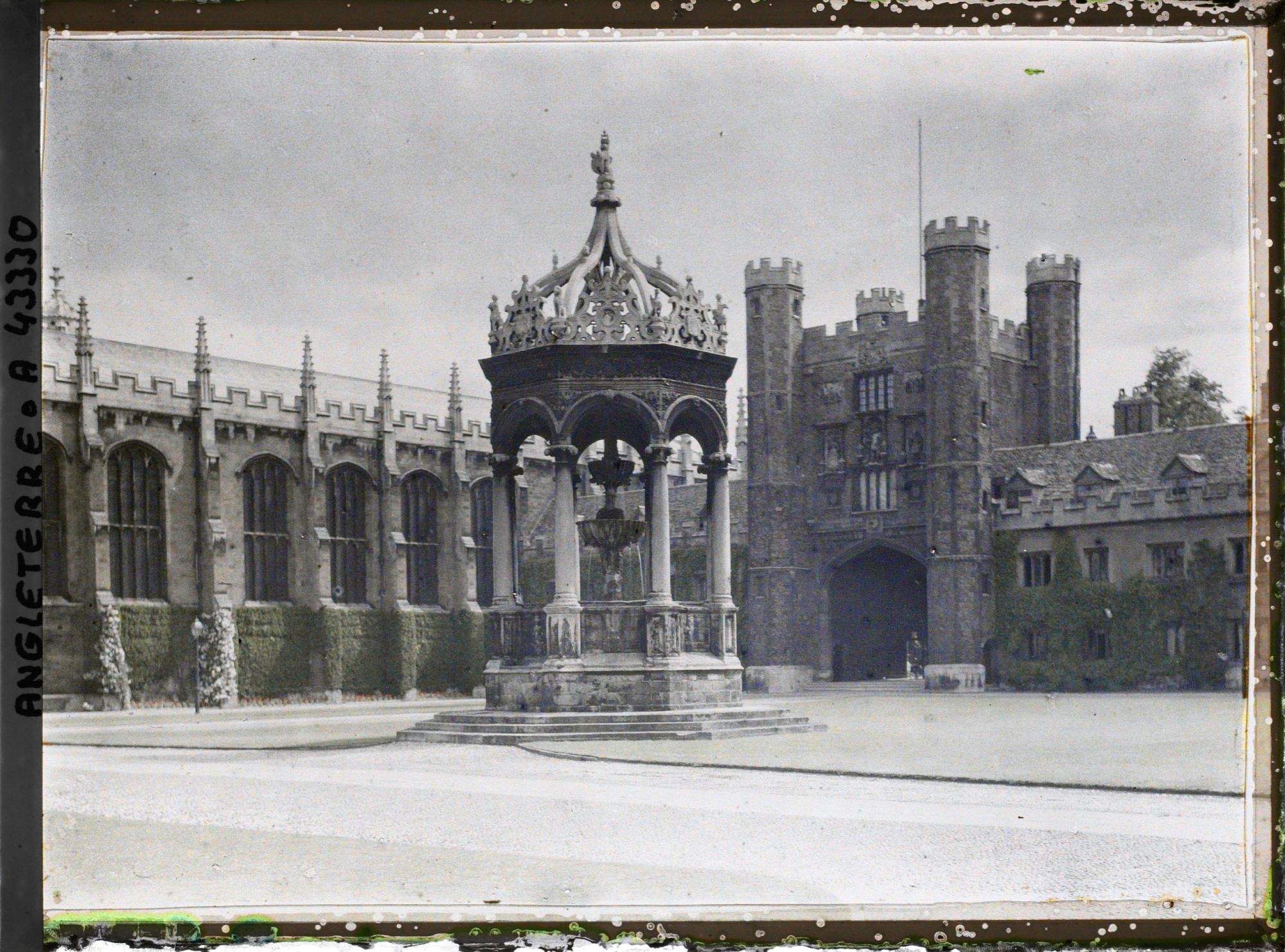 Image représentant La première cour du Trinity College