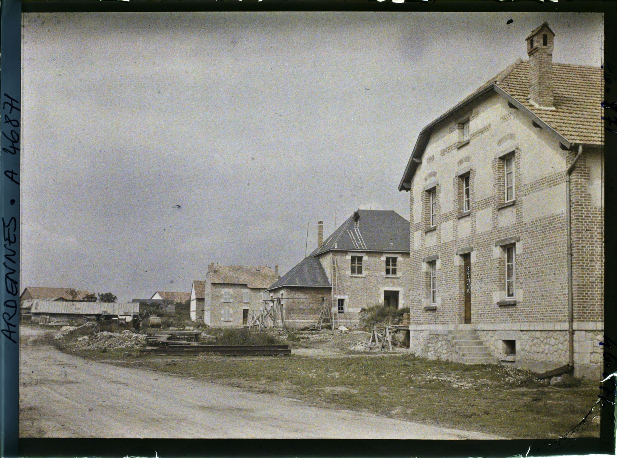 Image représentant France, Challerange Hte 380 h, Vue vers la Place de la Mairie