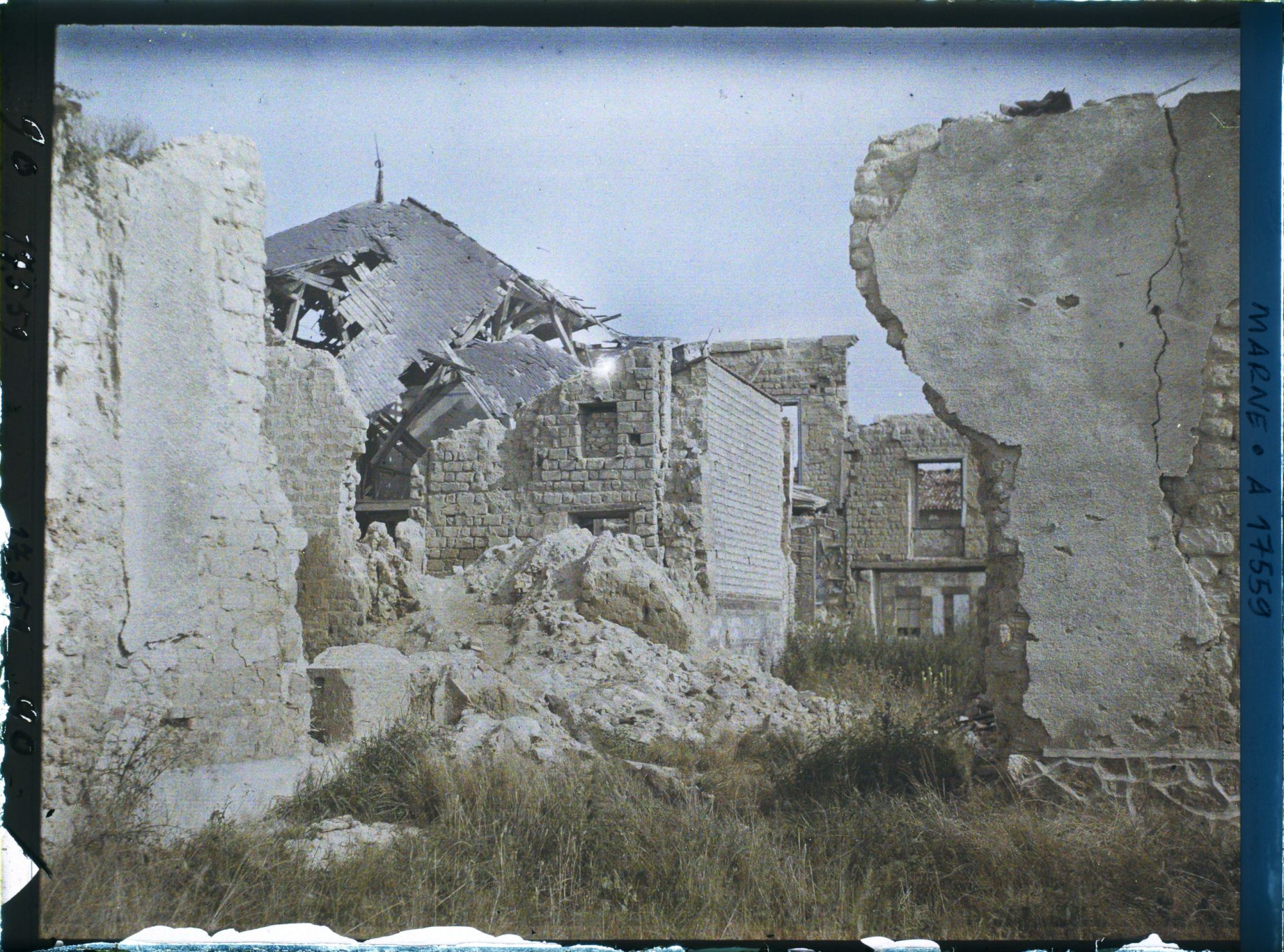 Image représentant France, Epoye, Pont Faverger, ruines près de l'Eglise
