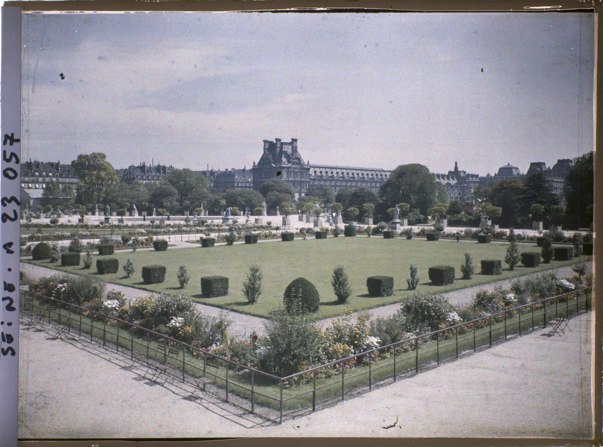 Image représentant Les Tuileries et le Louvre, pavillon de Marsan