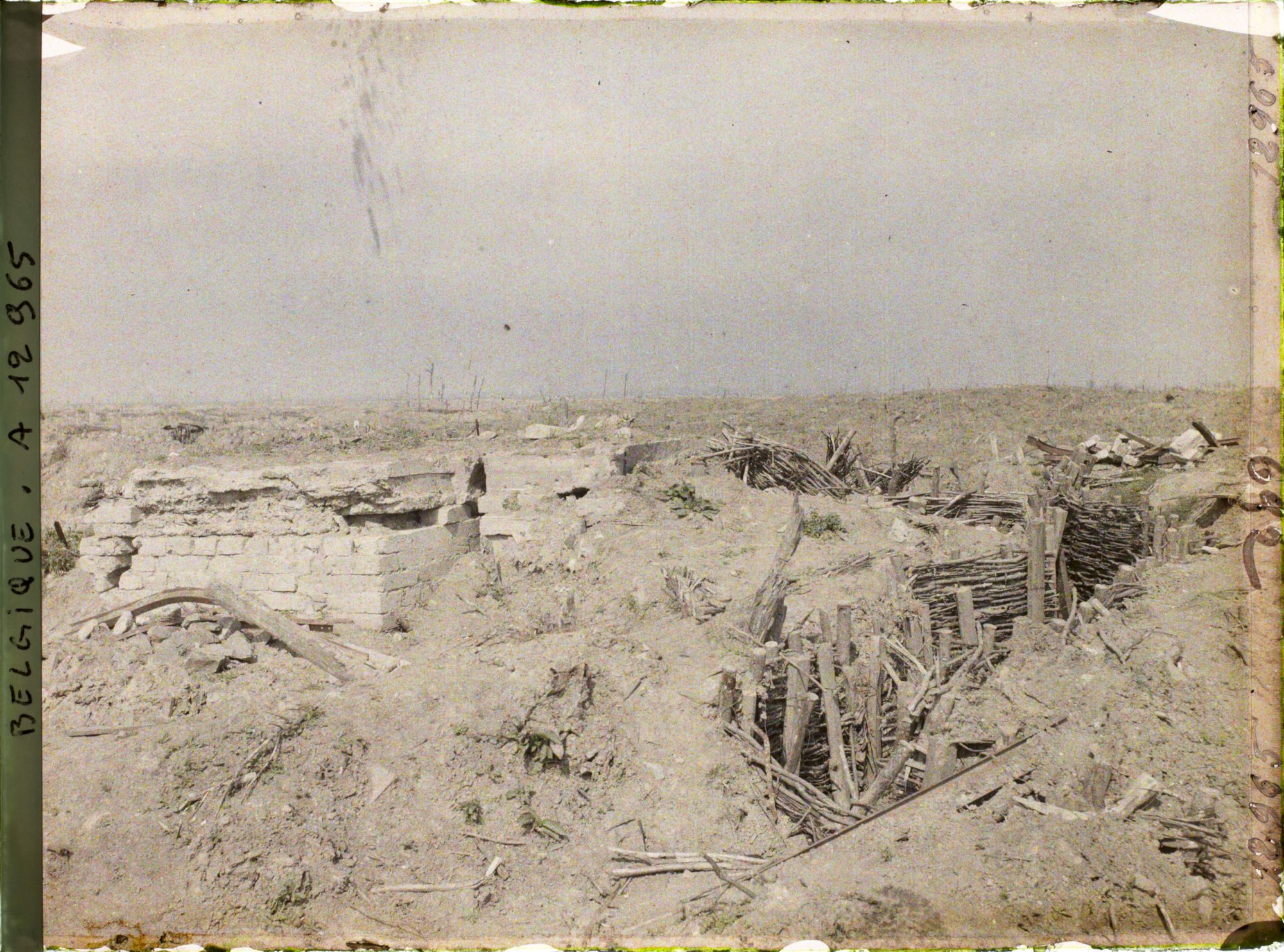Image représentant Lignes de l'Yser près de l'Ecluse de Boesnighe, l'écluse du Het-Sas, ancne 1ère ligne boche