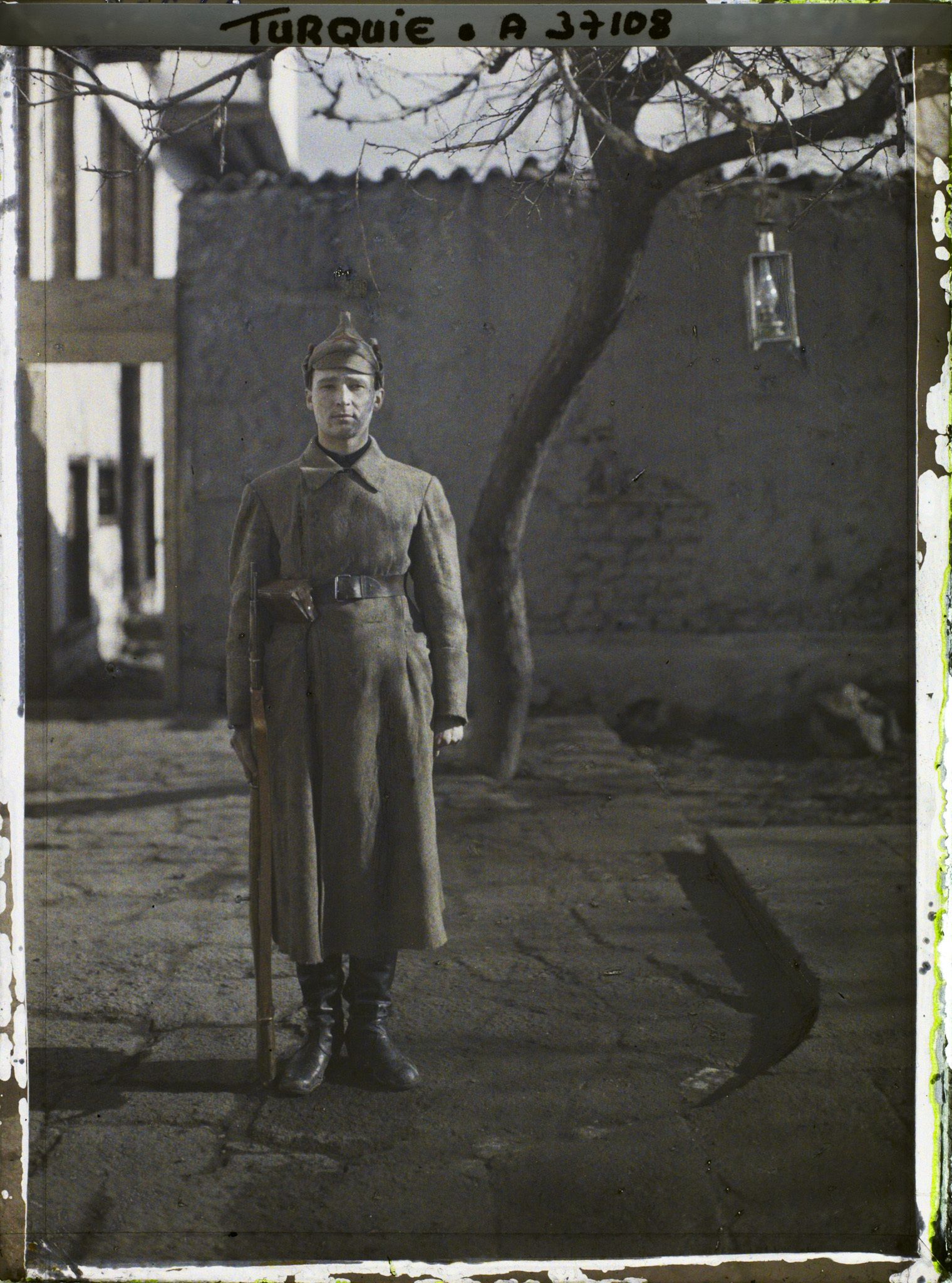 Image représentant Un garde de l'Ambassade de la République des soviets, jour de la création de l'URSS