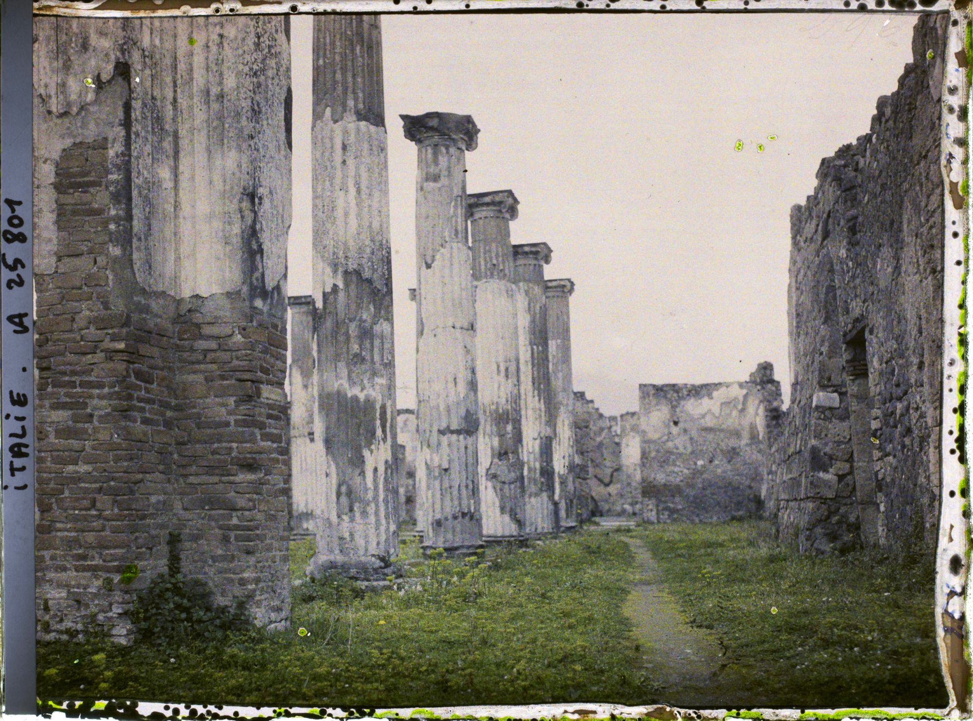 Image représentant Colonnade dorique d'un petit temple