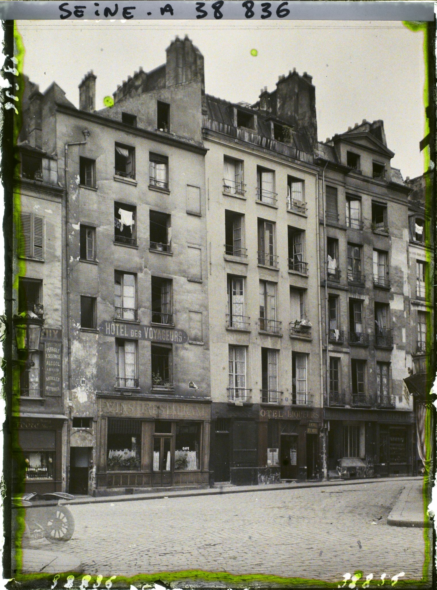Image représentant La rue de la Bûcherie depuis la rue du Haut-Pavé