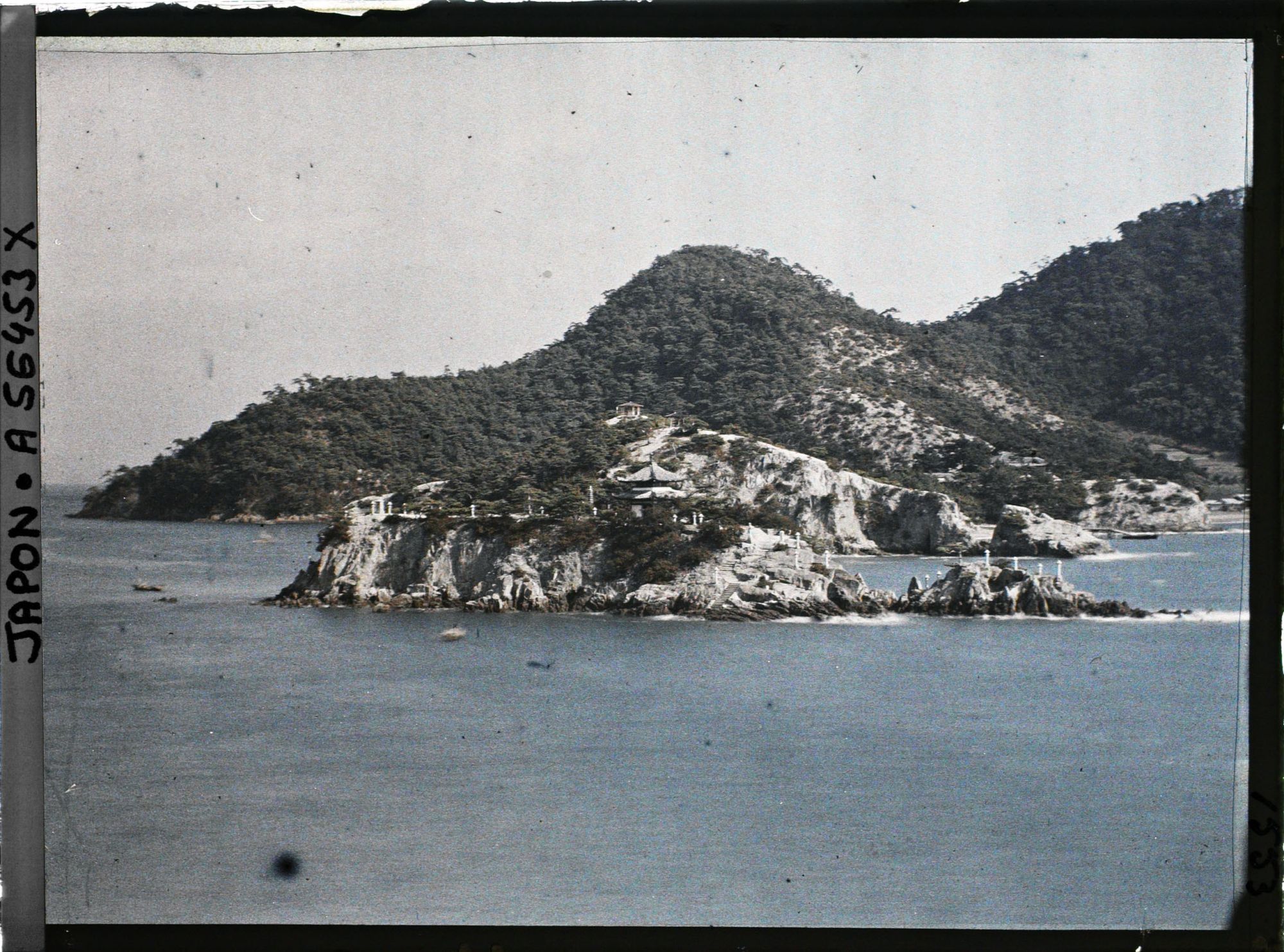 Image représentant Benten-jima et derrière Sensui-jima