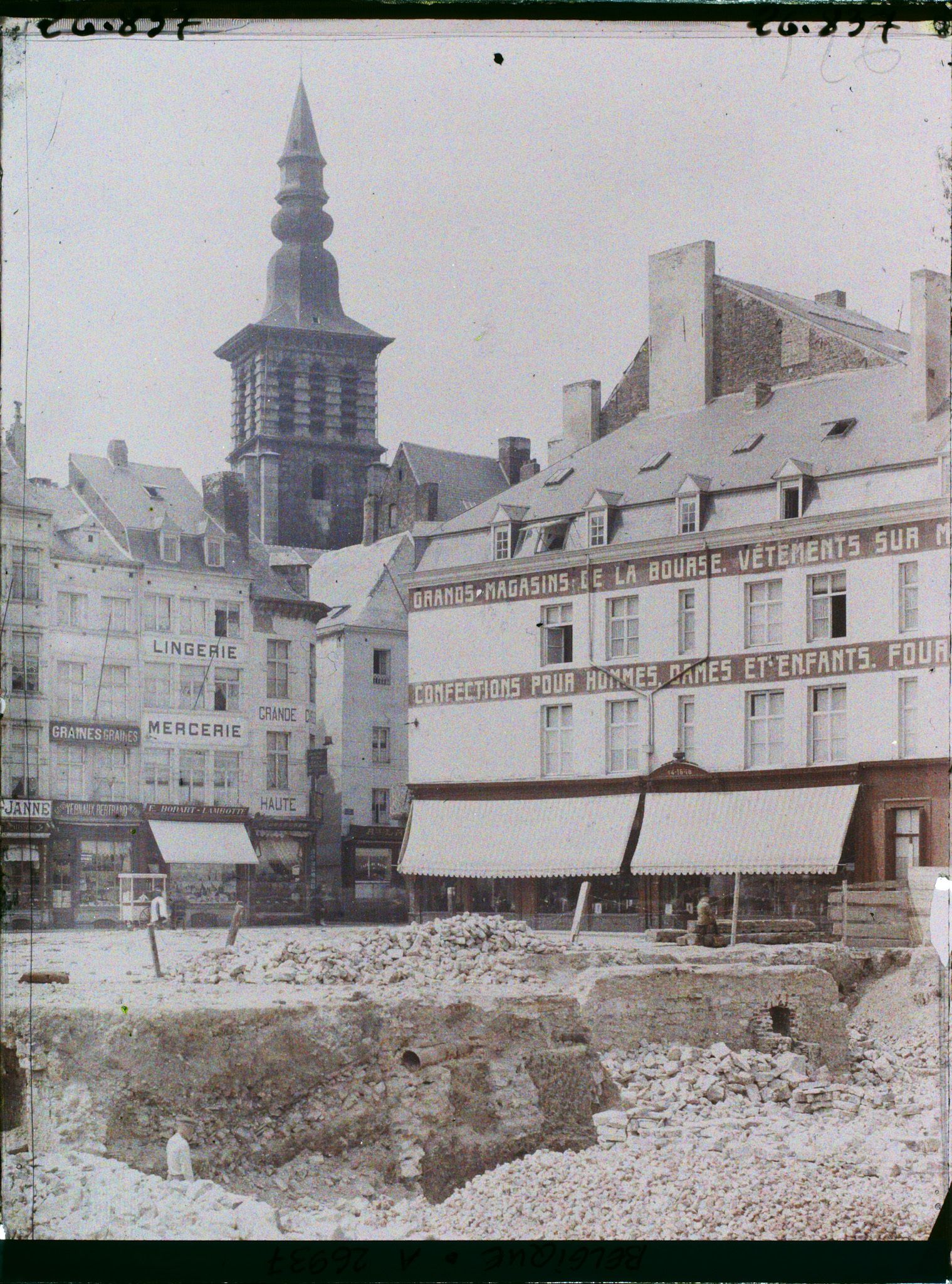 Image représentant Belgique, Namur, Place d'Armes et l'Eglise St Loup