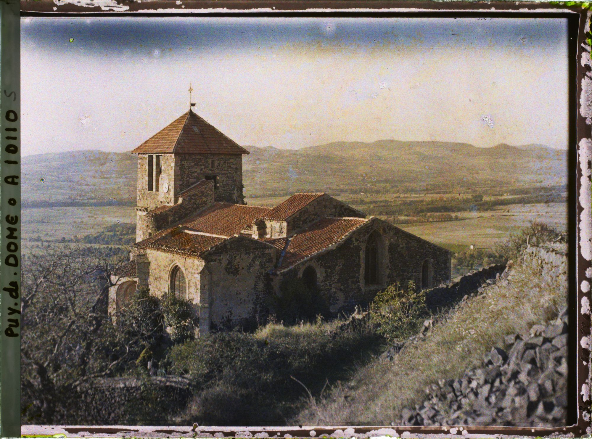 Image représentant France, Usson, Extérieur de l'Eglise, prison de la reine Margot