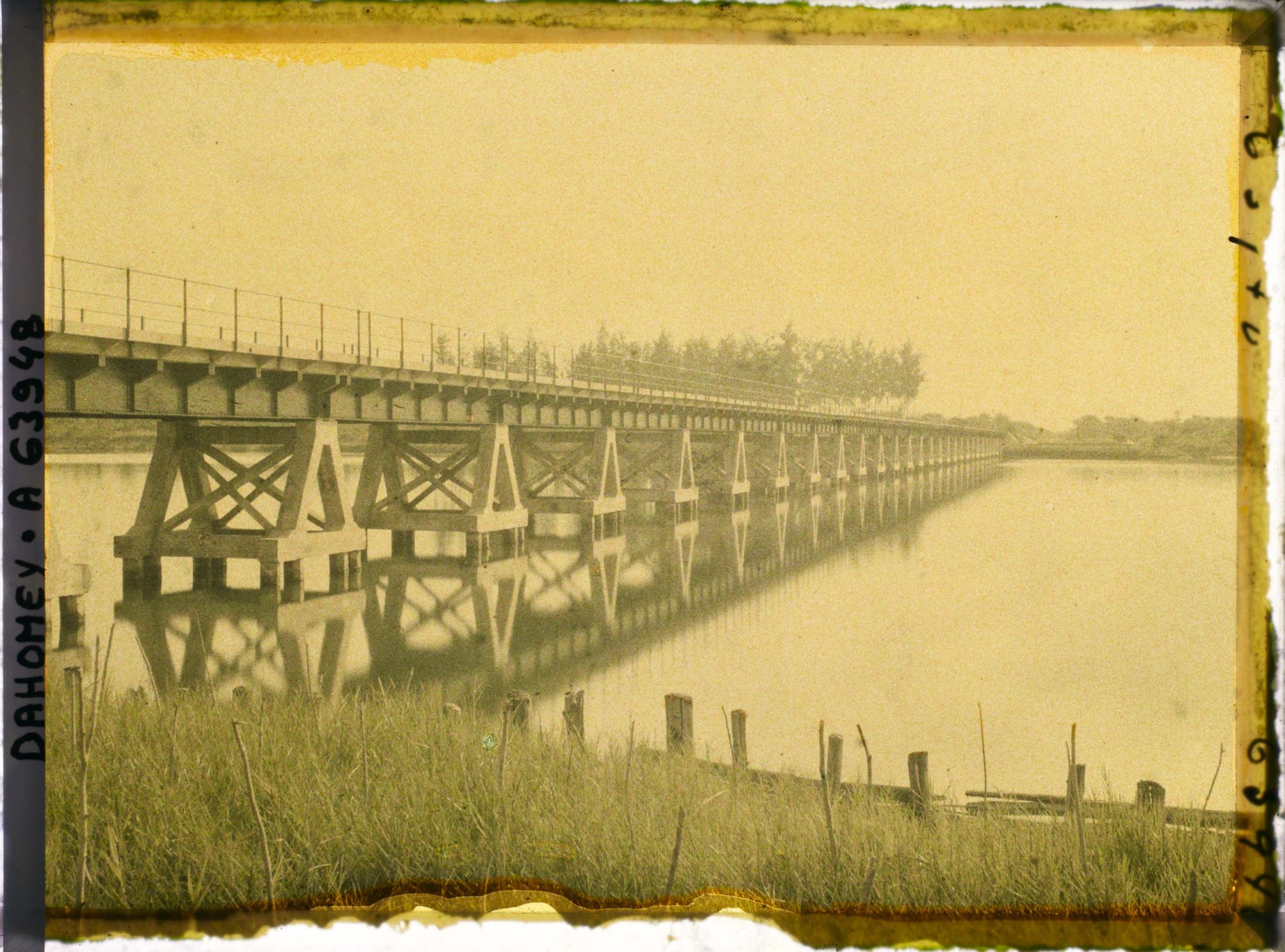 Image représentant Le grand pont du chemin de fer sur la lagune