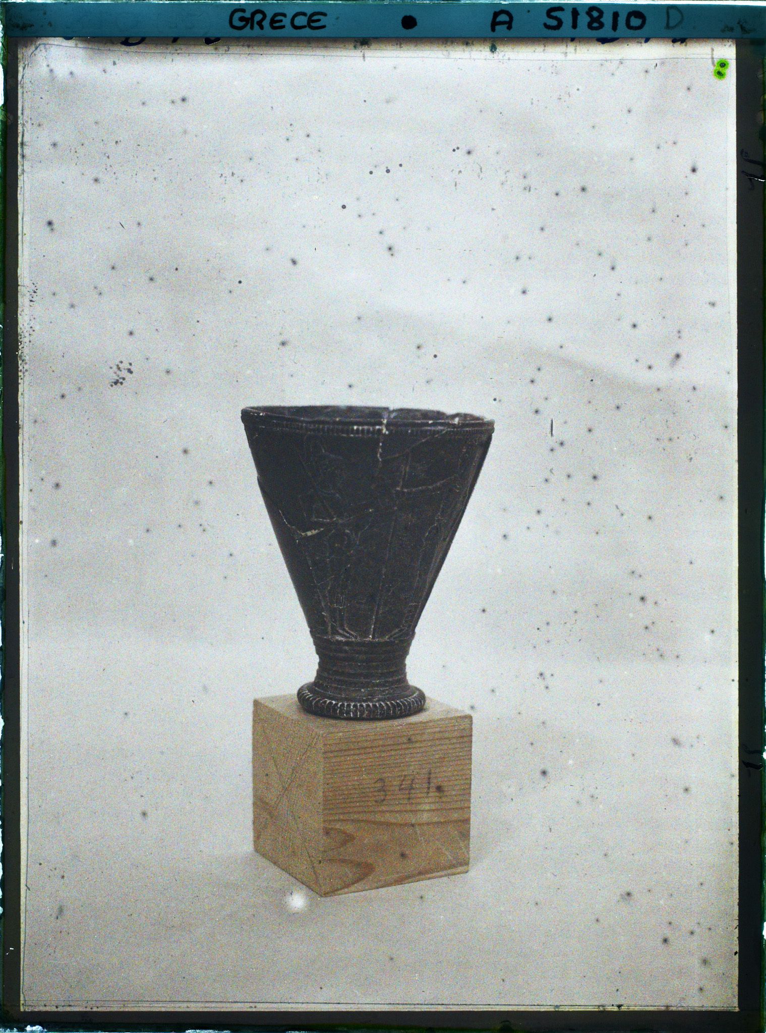 Image représentant Musée archéologique - "Vase du chef" : gobelet en stéatite provenant du site d'Haghia Triada