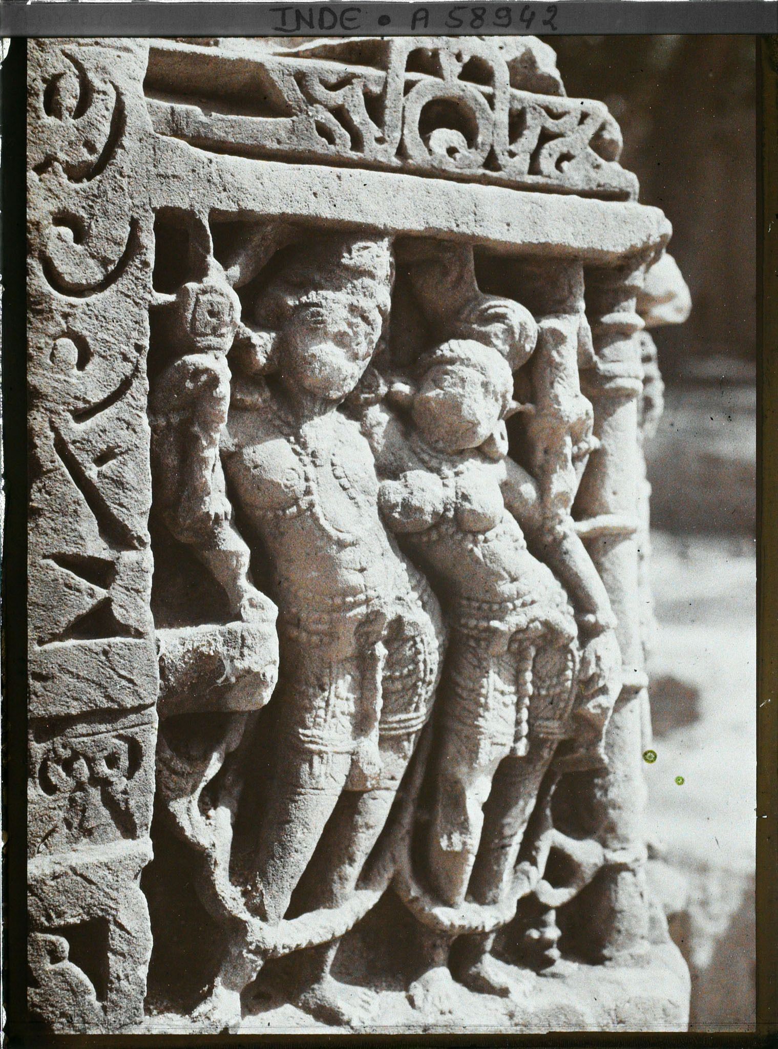 Image représentant Détail du décor sculpté du temple hindouiste de Mira Bai