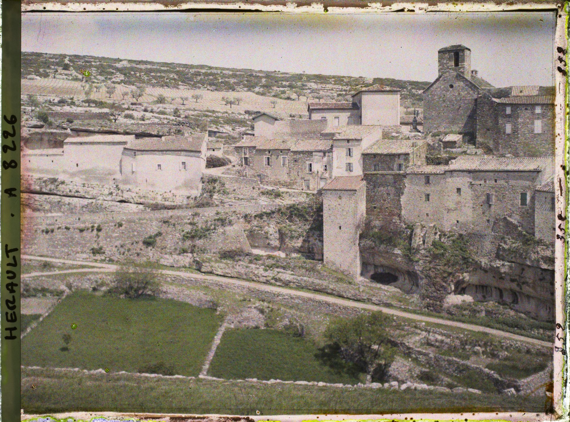 Image représentant La ville et son église Saint-Etienne