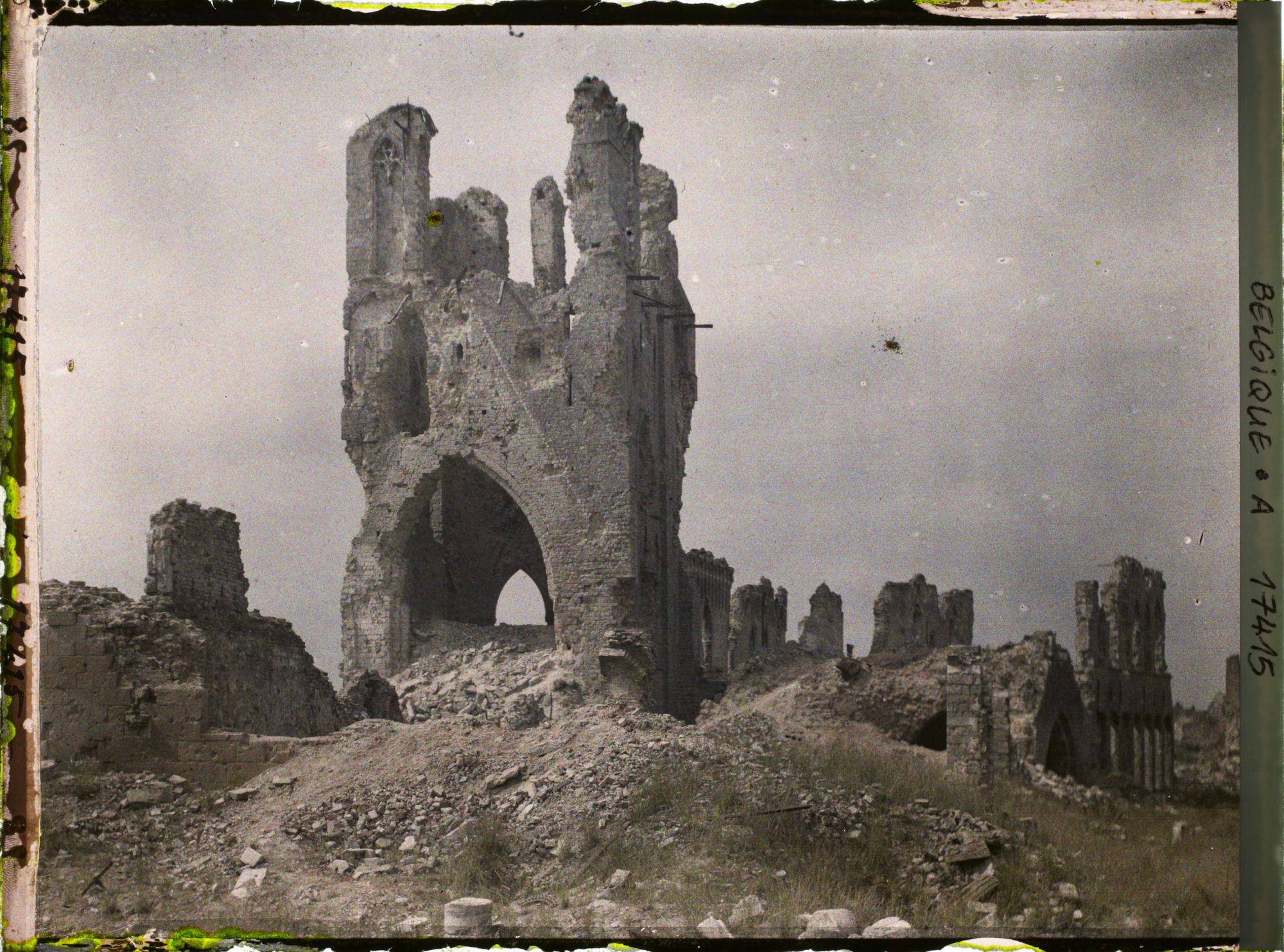 Image représentant Belgique, Ypres, Ruines des Halles