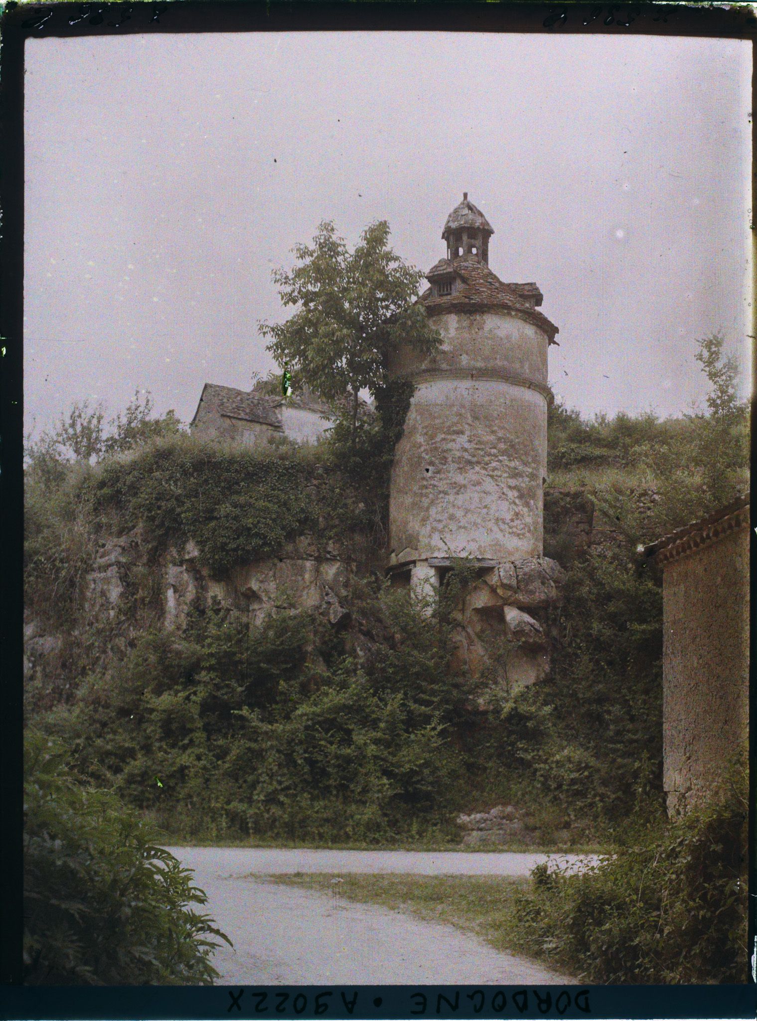 Image représentant Périgord, Beaumont, Vallée de la Couze, 1 vieux pigeonnier