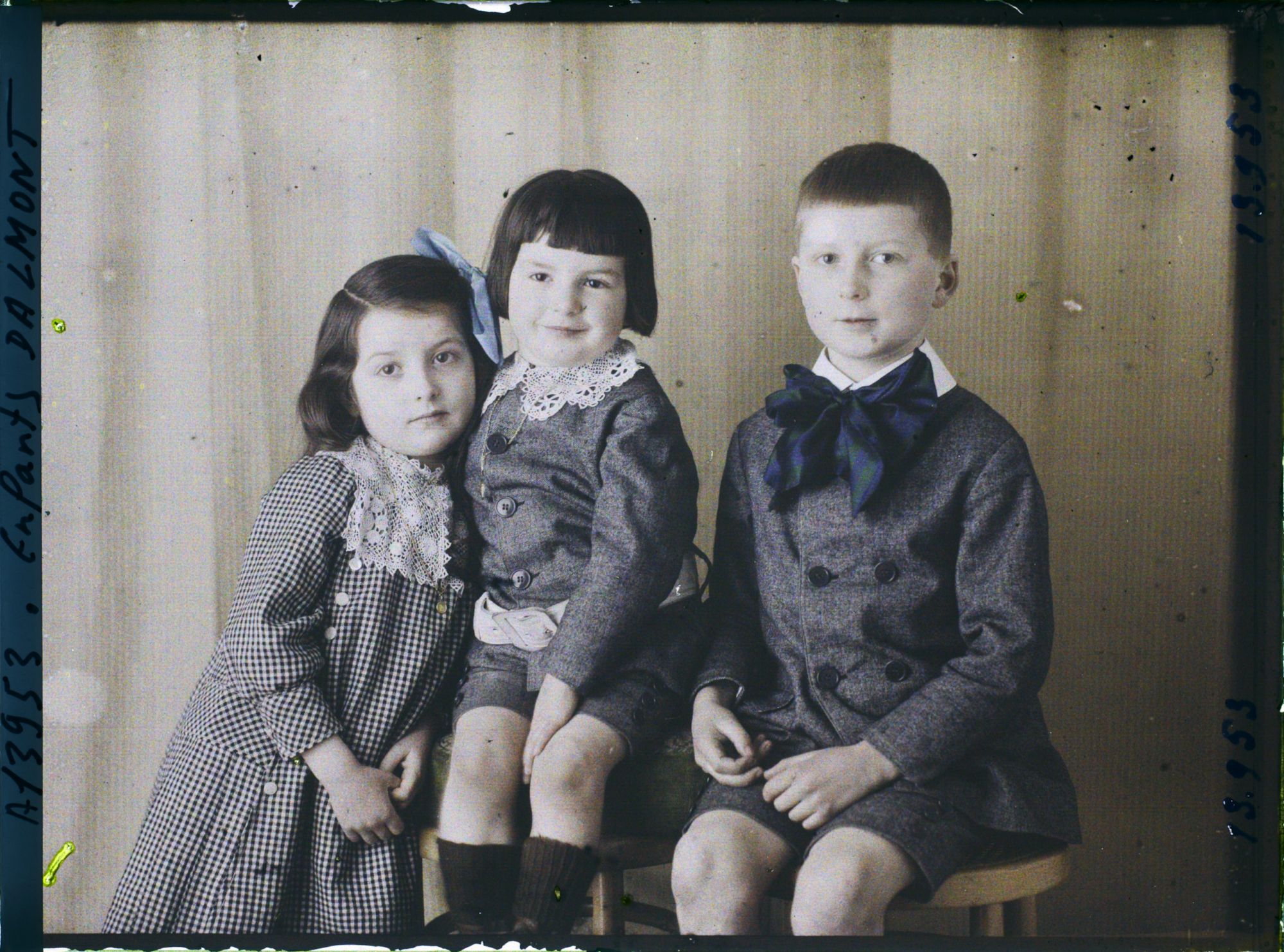 Image représentant Les  https://musee-albert-kahn.s-museum.fr/home/NWQ2OTAwYzNmYjZlZTk1ZWQwODJmMjY4L2dlbmVyaWMtbm90aWNlLXRhYi9hdXRob3JpdHkvNjE3YTc5ZjVjZjhiODk2OGIzMzM3ZDIx/5d6900c3fb6ee95ed082f268/generic-notice-tab/authority/617a79ebcf8b8968b3336b20 enfants Dalmont