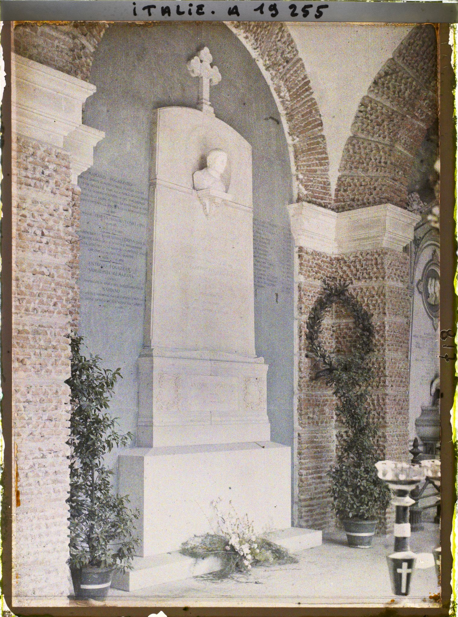 Image représentant Tombe du poète Antonio Fogazzaro