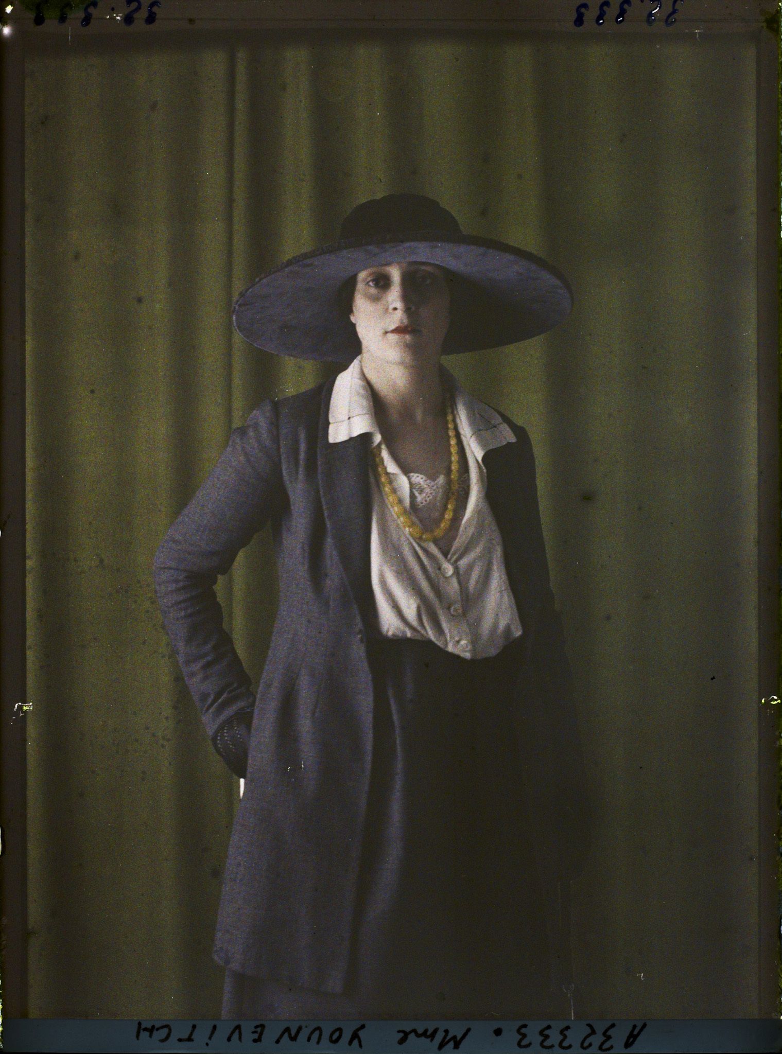 Image représentant https://musee-albert-kahn.s-museum.fr/home/NWQ2OTAwYzNmYjZlZTk1ZWQwODJmMjY4L2dlbmVyaWMtbm90aWNlLXRhYi9hdXRob3JpdHkvNjE3YTc5ZjVjZjhiODk2OGIzMzM3ZDIx/5d6900c3fb6ee95ed082f268/generic-notice-tab/authority/617a79ebcf8b8968b3337aae Madame Younevitch