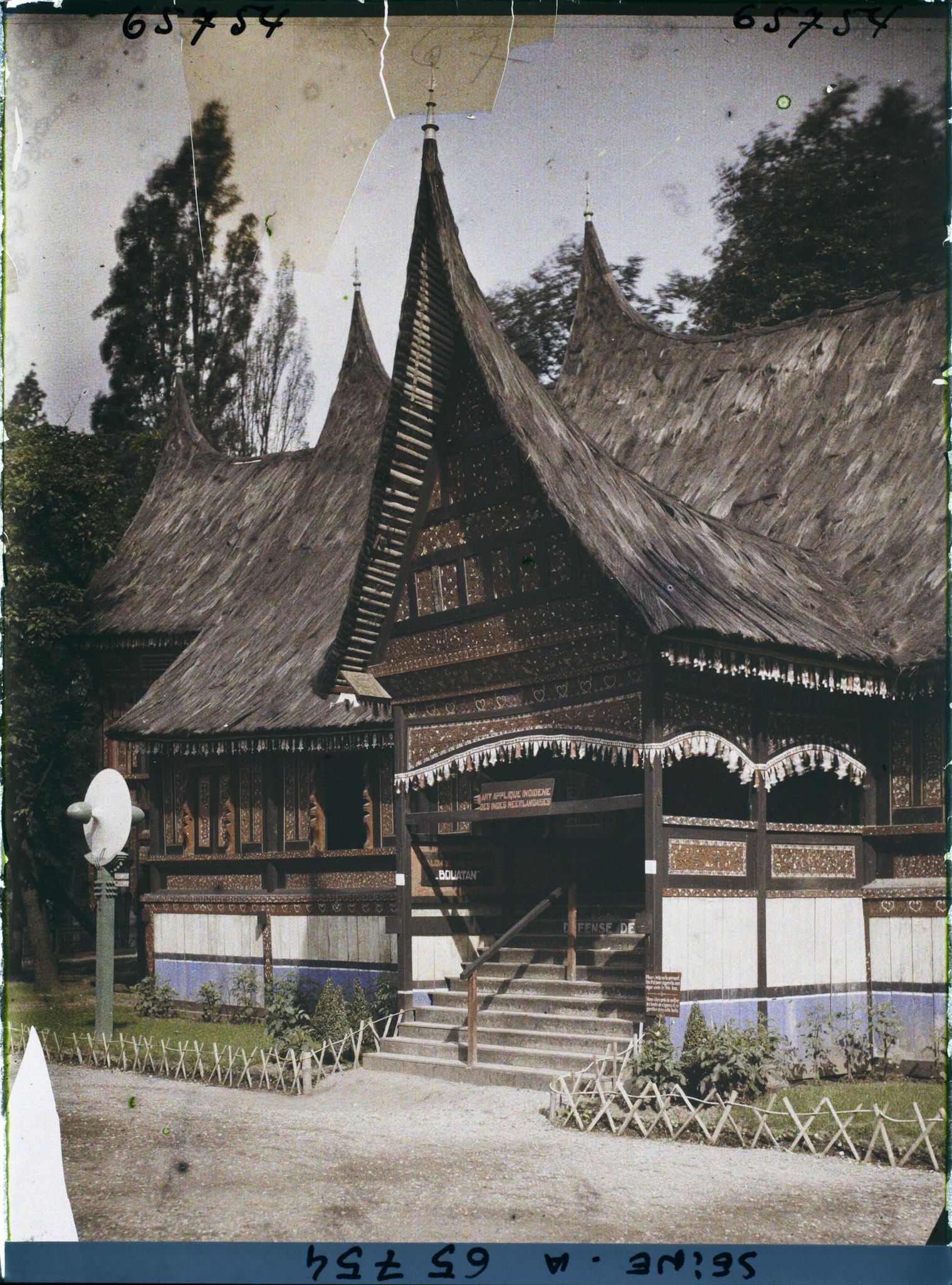 Image représentant L'Exposition Coloniale Internationale de 1931, le pavillon des arts appliqués des Indes neerlandaises