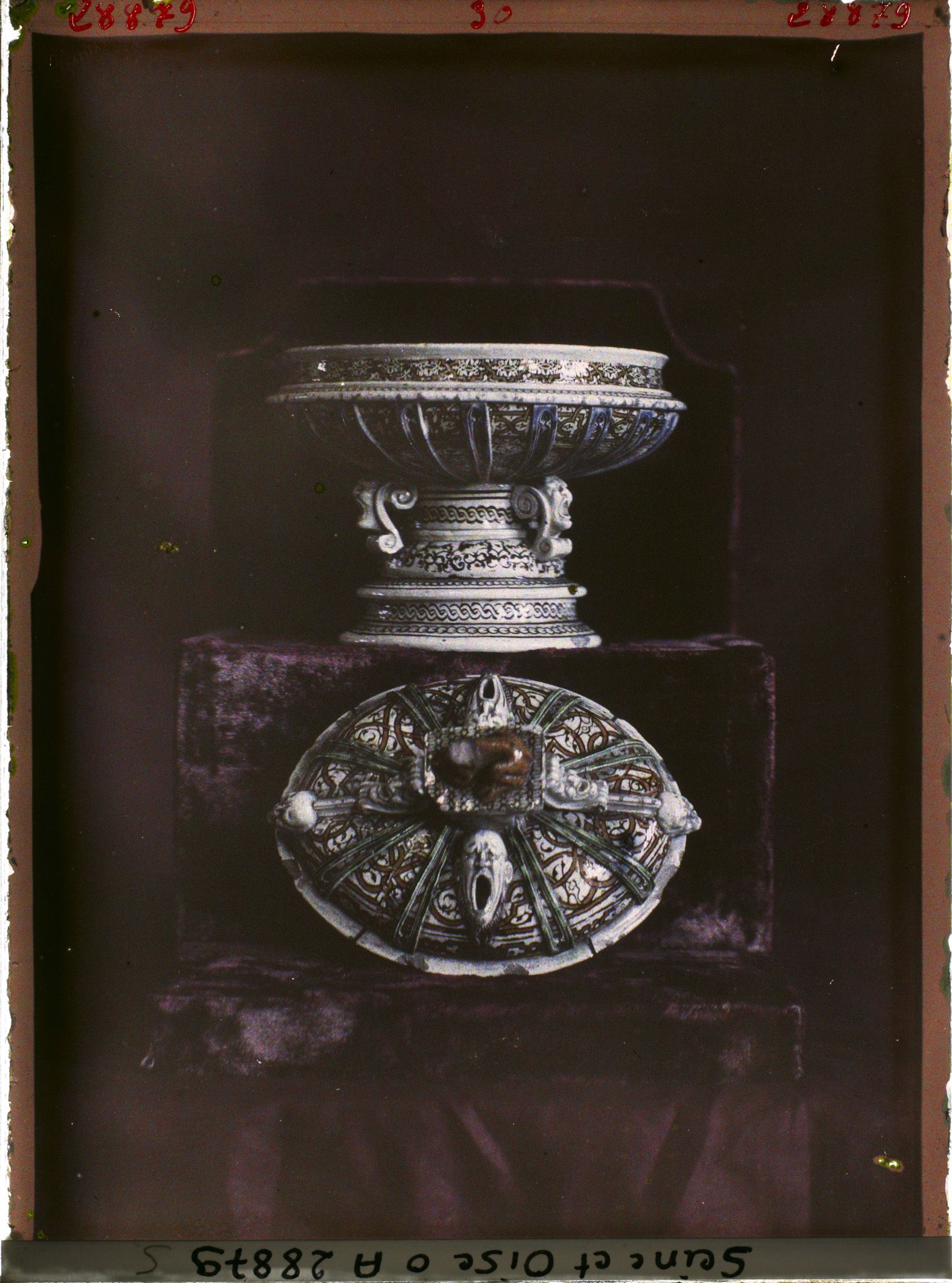 Image représentant Coupe ou drageoir en faïence de Saint-Porchaire des collections du musée de Sèvres