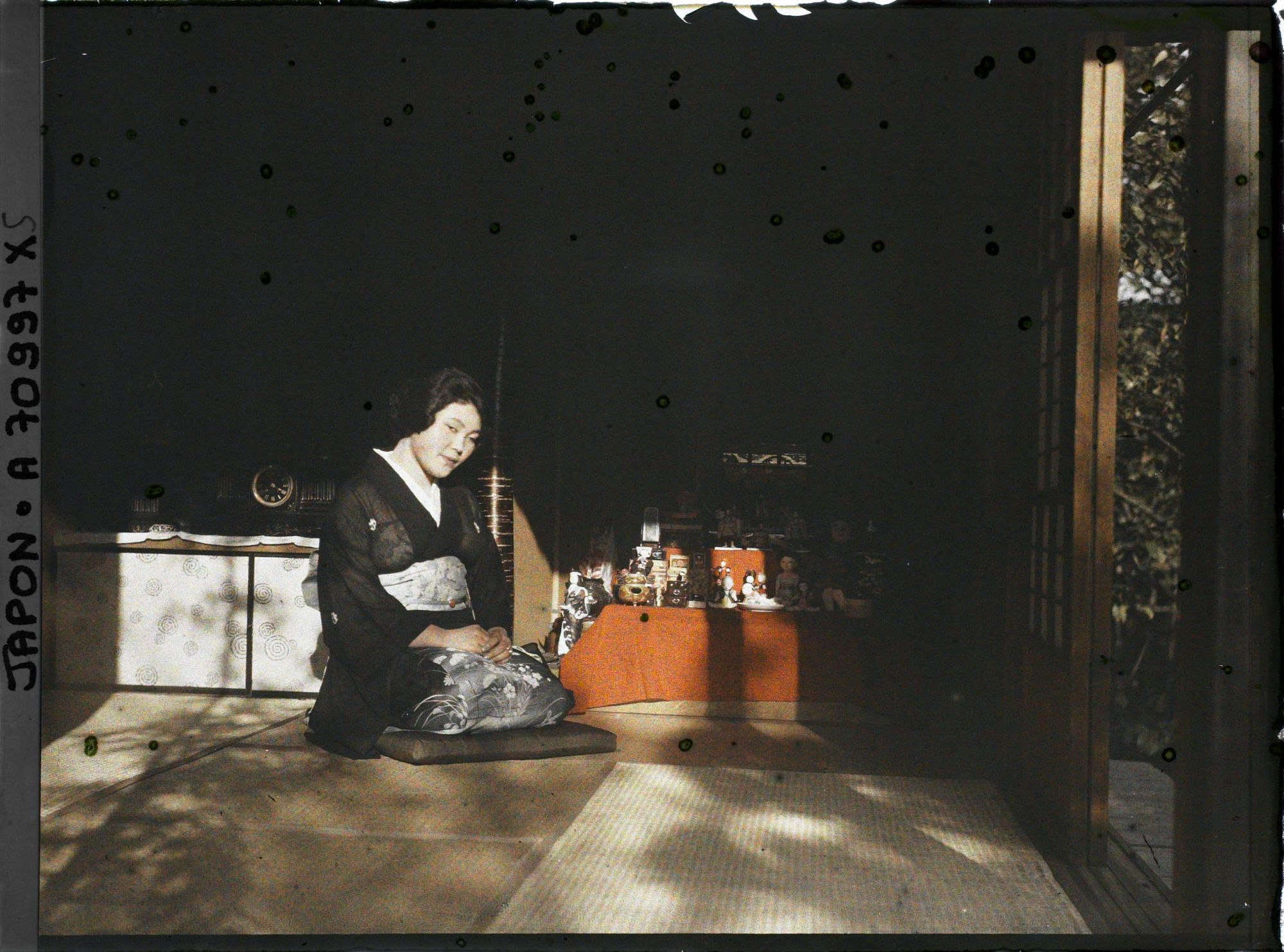 Image représentant Hina-matsuri (fête des filles) : femme en kimono