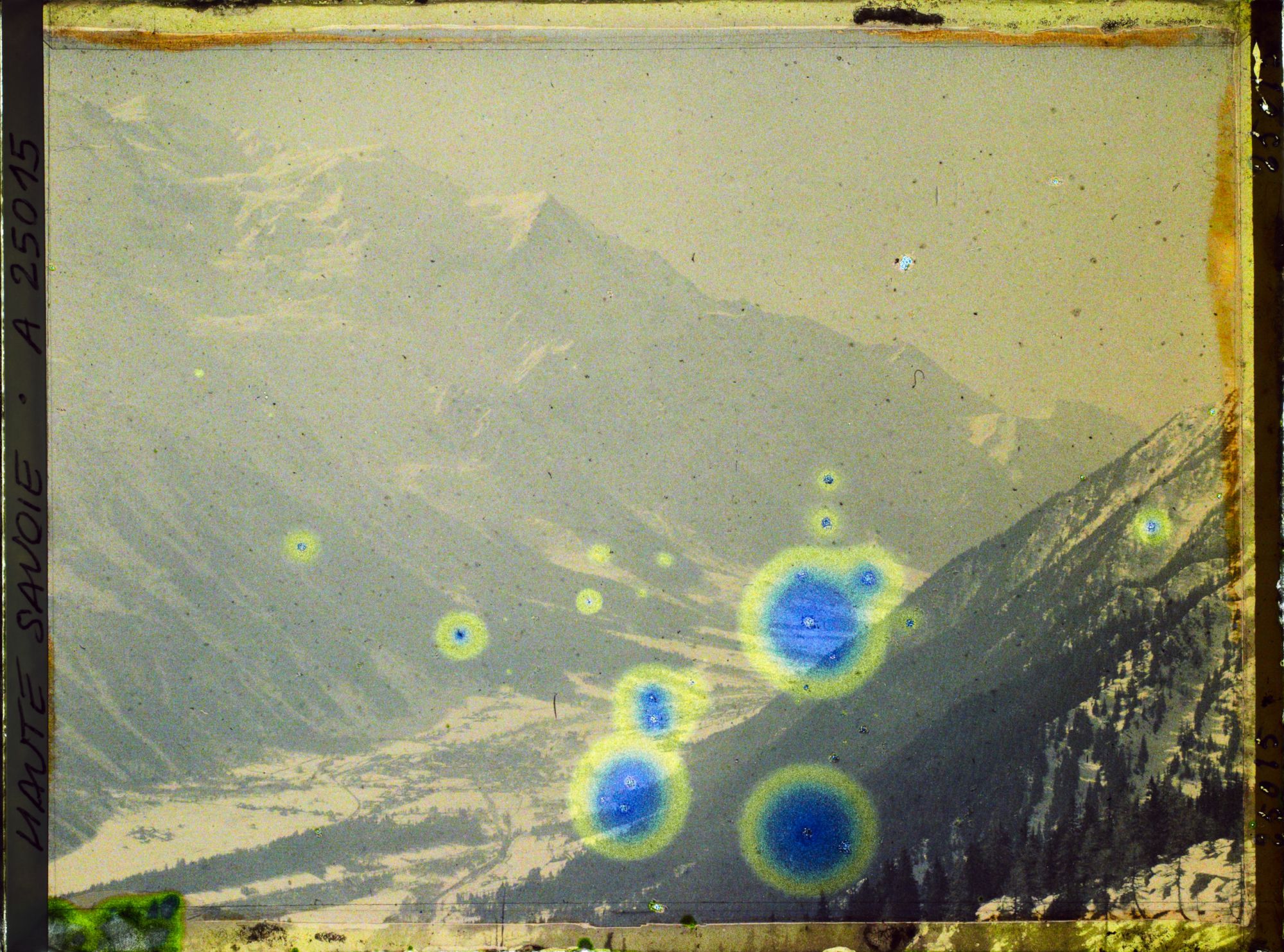 Image représentant France, Les Alpes Vue prise de la Flégère (1877m) Vallée de Chamonix vers le Col du Tricot, le Mt Blanc, le Dôme