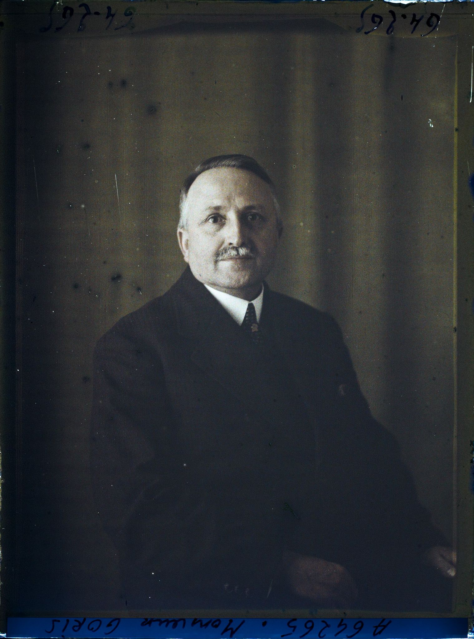 Image représentant https://musee-albert-kahn.s-museum.fr/home/NWQ2OTAwYzNmYjZlZTk1ZWQwODJmMjY4L2dlbmVyaWMtbm90aWNlLXRhYi9hdXRob3JpdHkvNjE3YTc5ZjVjZjhiODk2OGIzMzM3ZDIx/5d6900c3fb6ee95ed082f268/generic-notice-tab/authority/617a79ebcf8b8968b3336dcb Monsieur Goris