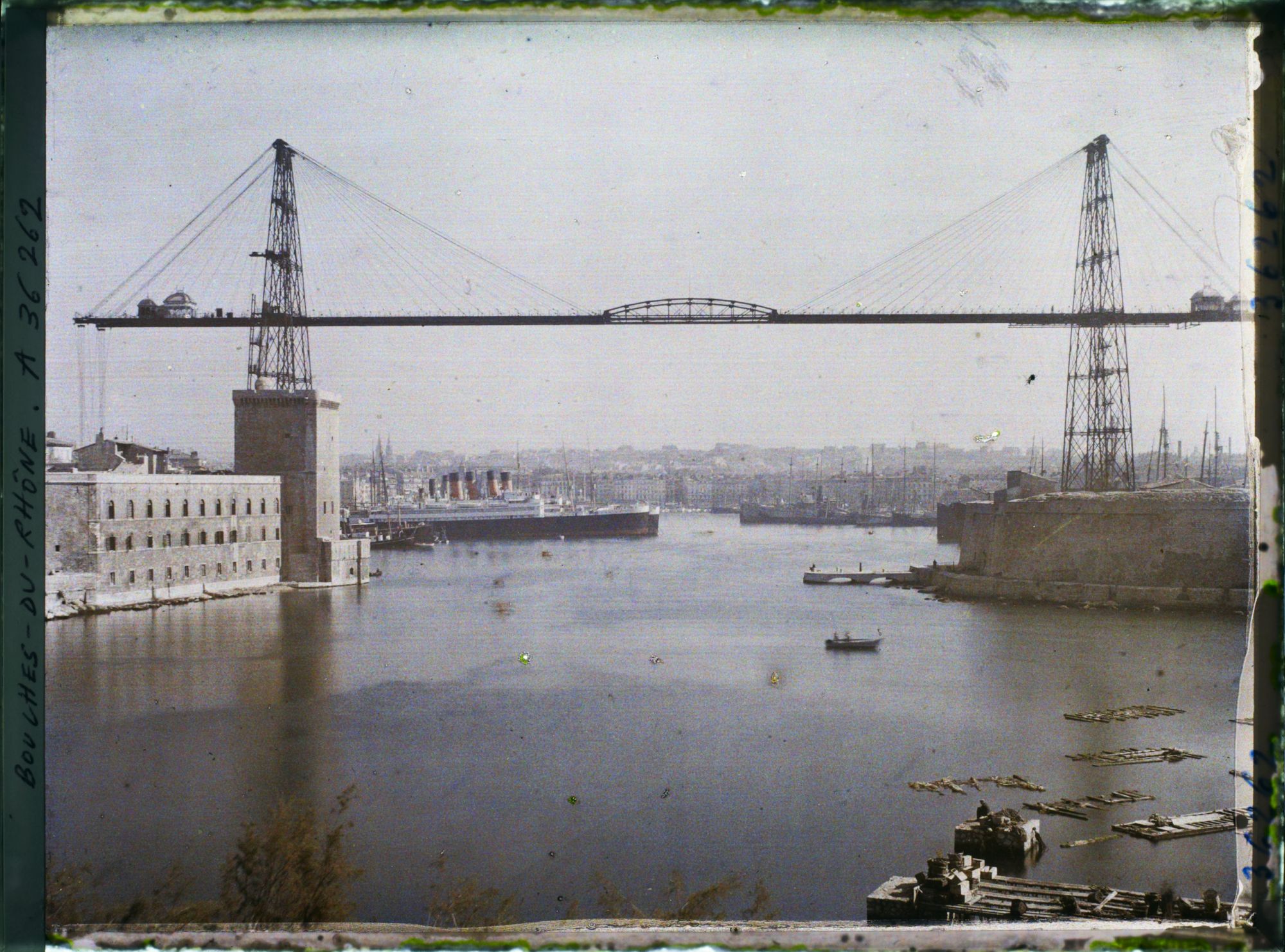Image représentant Le pont transbordeur à l'entrée du vieux port